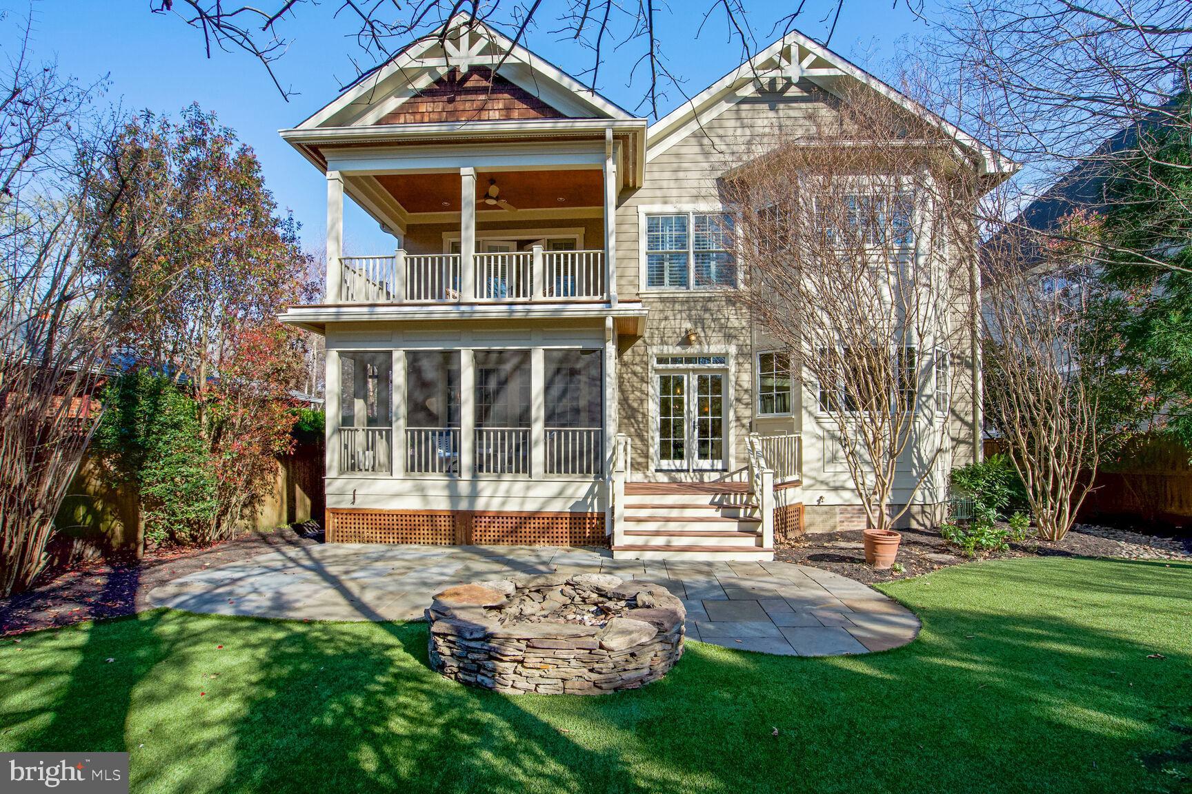 COUNTRY CLUB - Residential