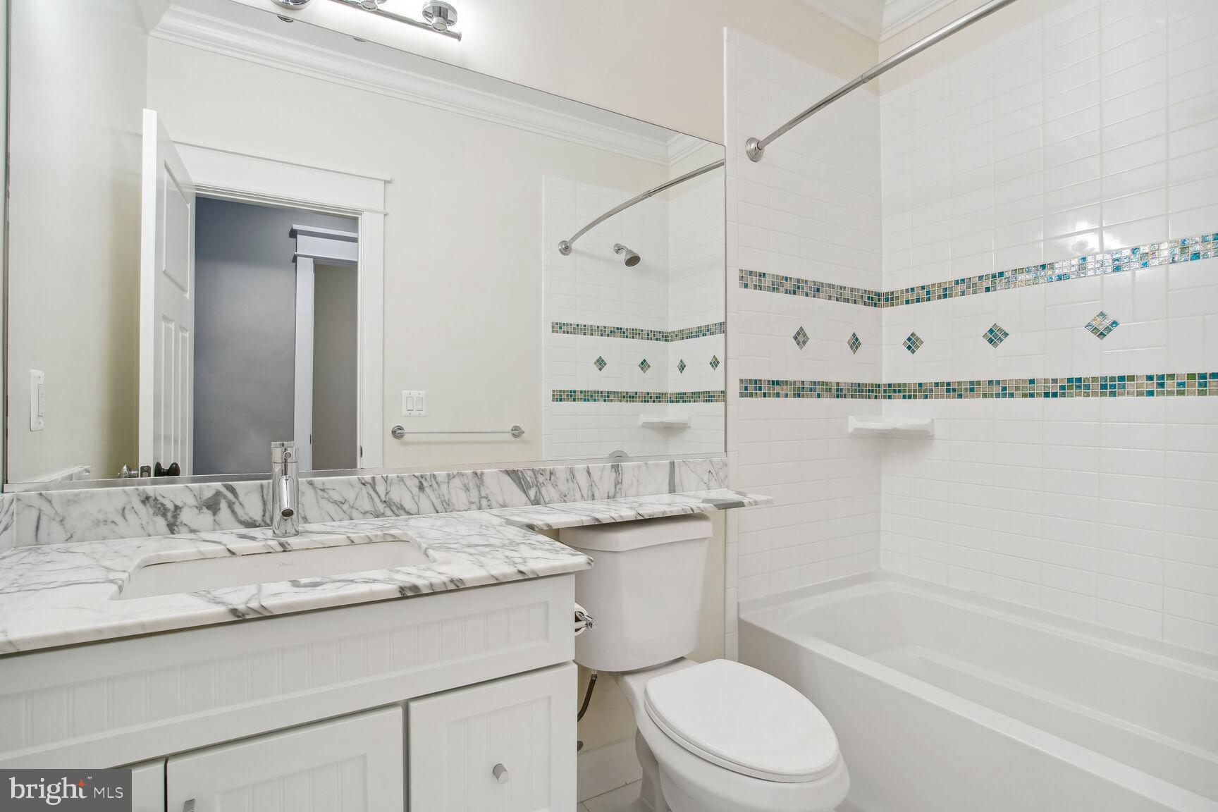 COUNTRY CLUB - Residential