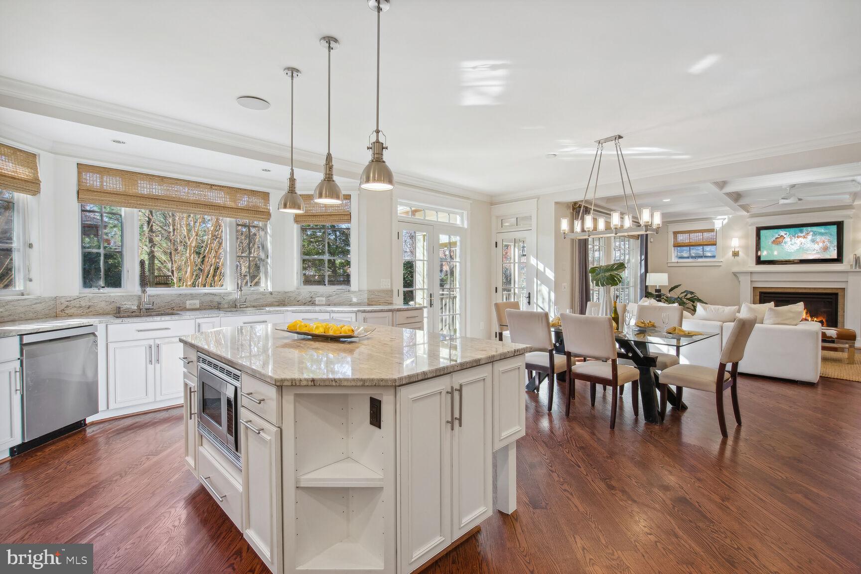 COUNTRY CLUB - Residential