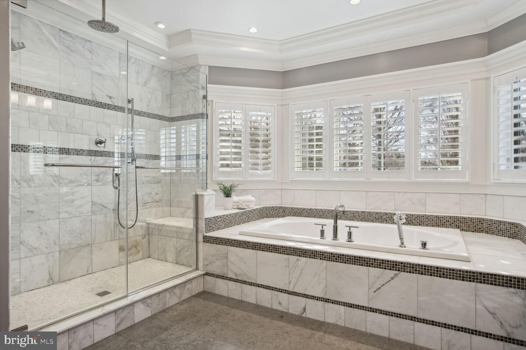 COUNTRY CLUB - Residential