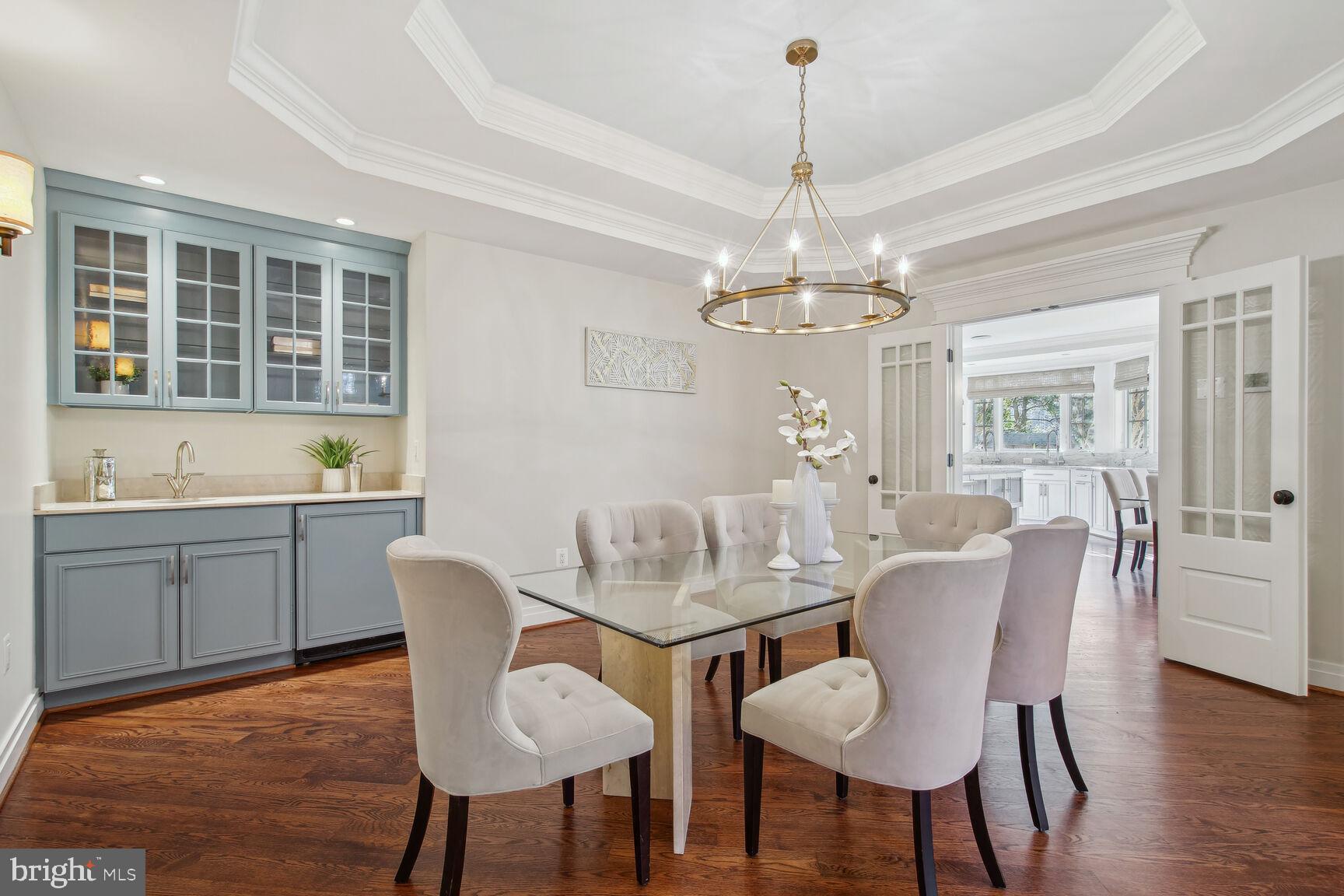 COUNTRY CLUB - Residential