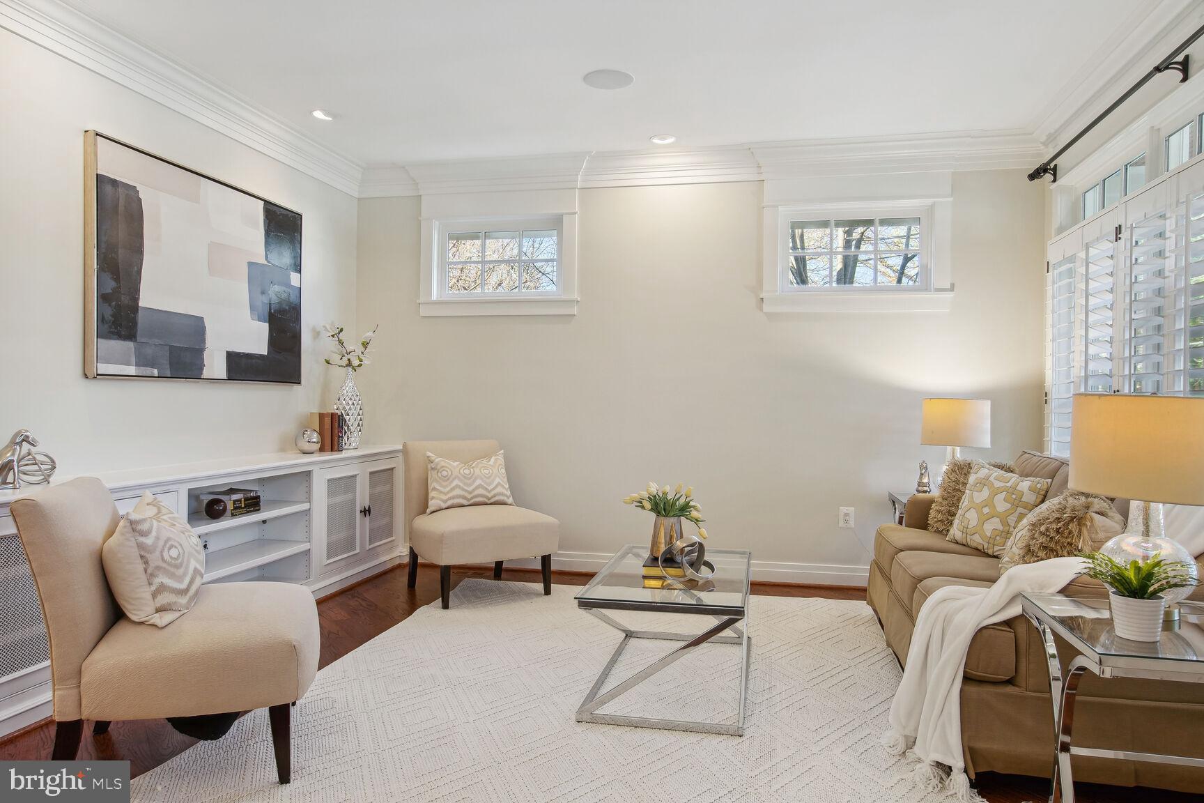 COUNTRY CLUB - Residential