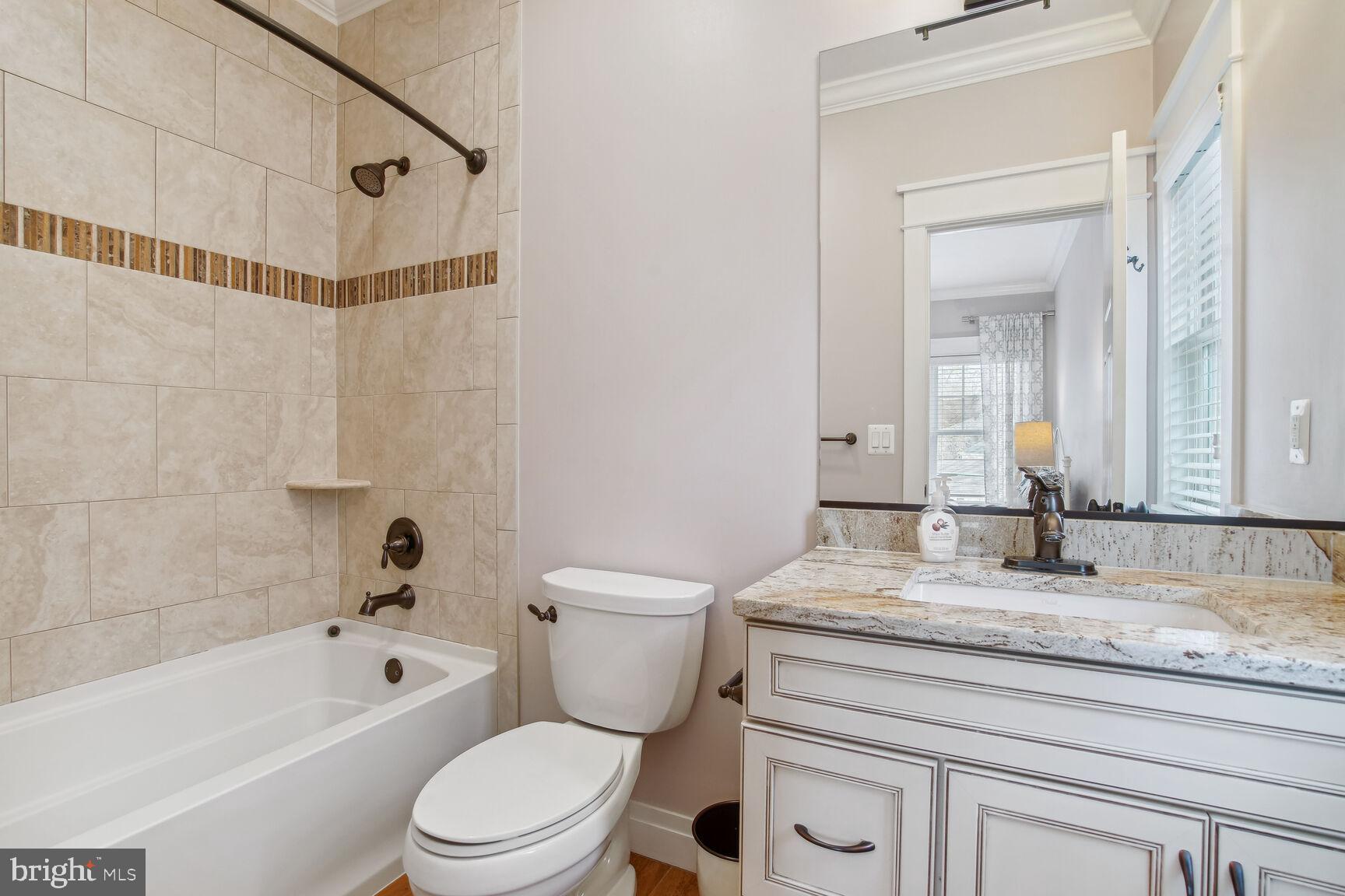 COUNTRY CLUB - Residential