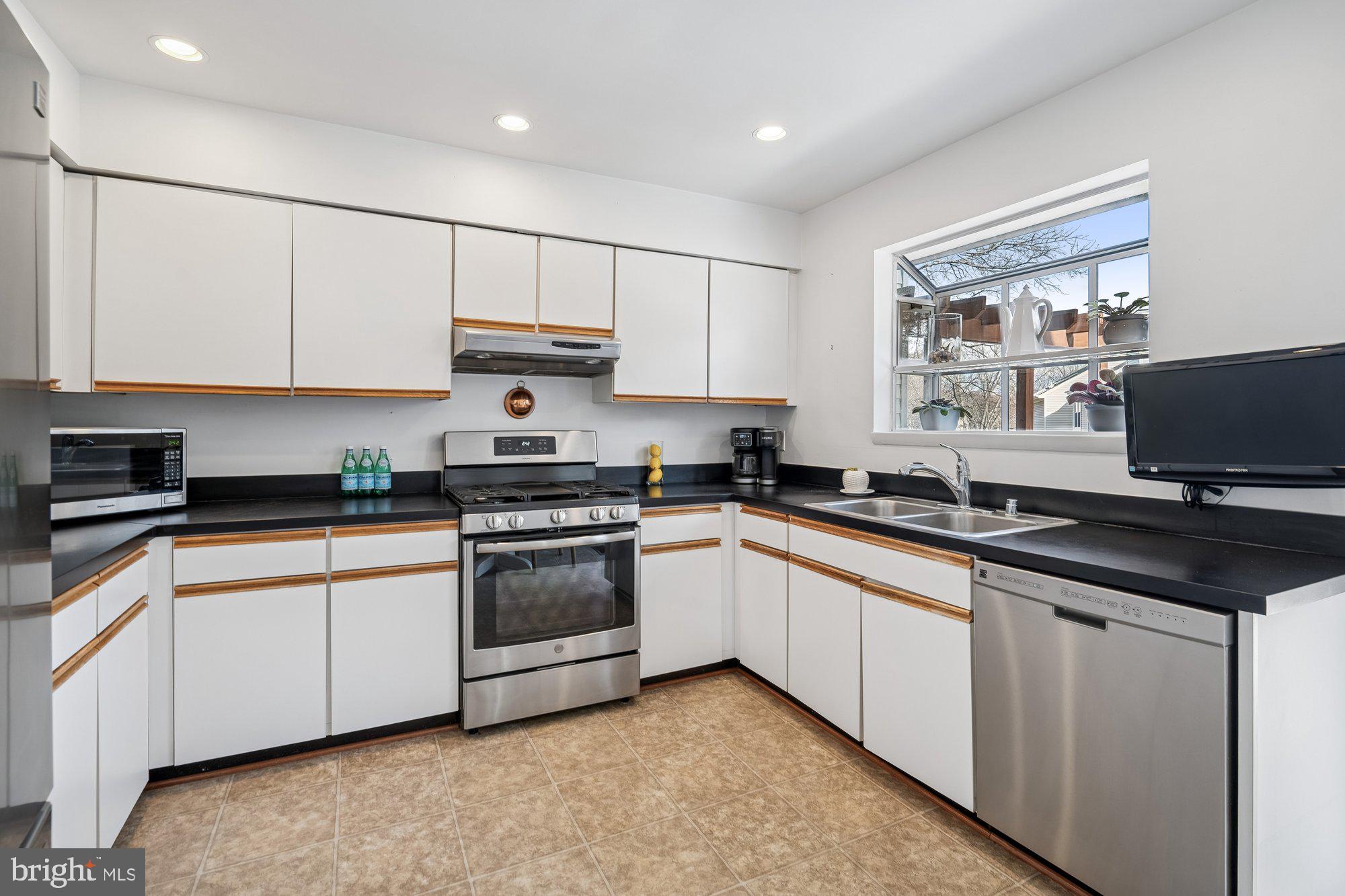 VILLAGE OF LONG REACH - Residential