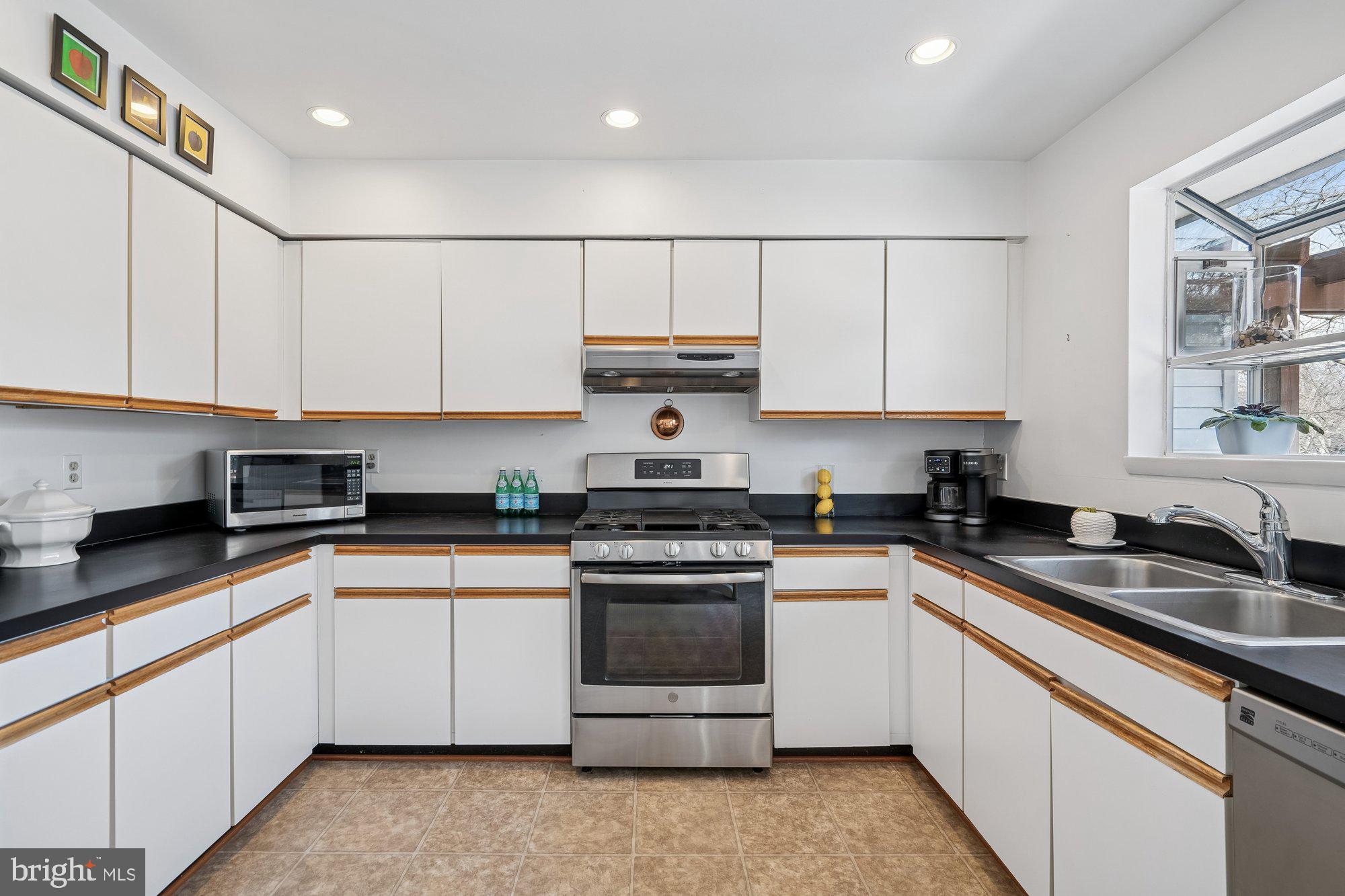 VILLAGE OF LONG REACH - Residential