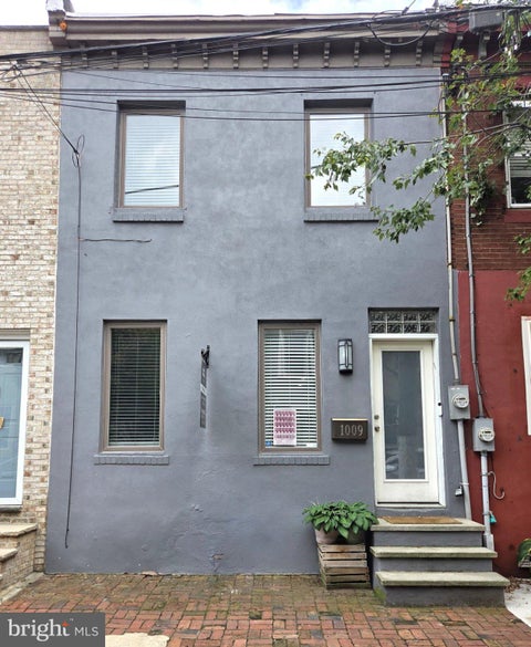 Townhouse For Sale - 1009 S Chadwick Street<br/> Philadelphia County, PHILADELPHIA, PA 19146