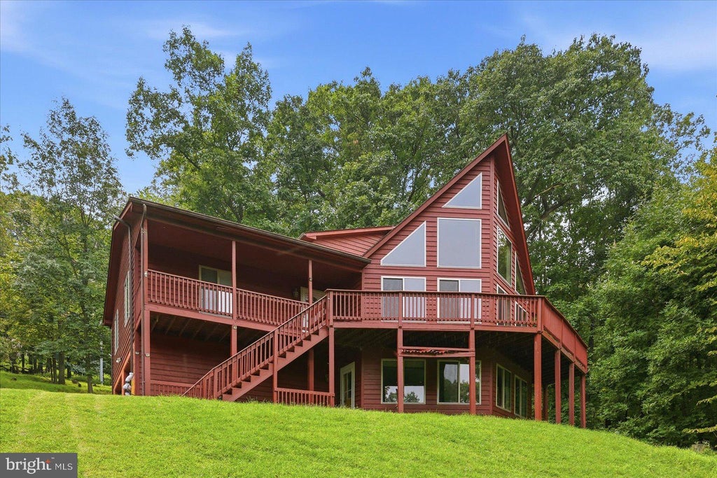 Photo of 337 Chestnut Trail Road, FRONT ROYAL, VA 22630 (MLS # VAWR2015592)