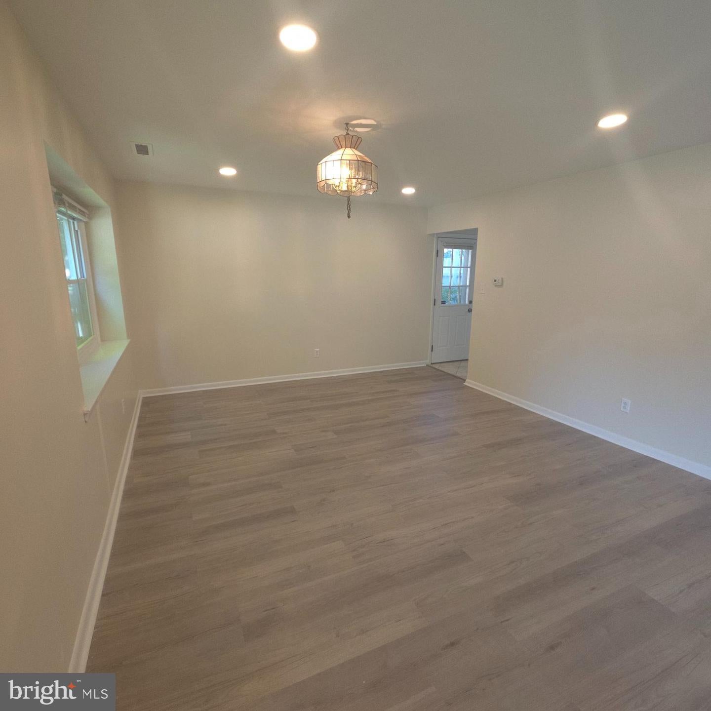 325 BARRY STREET