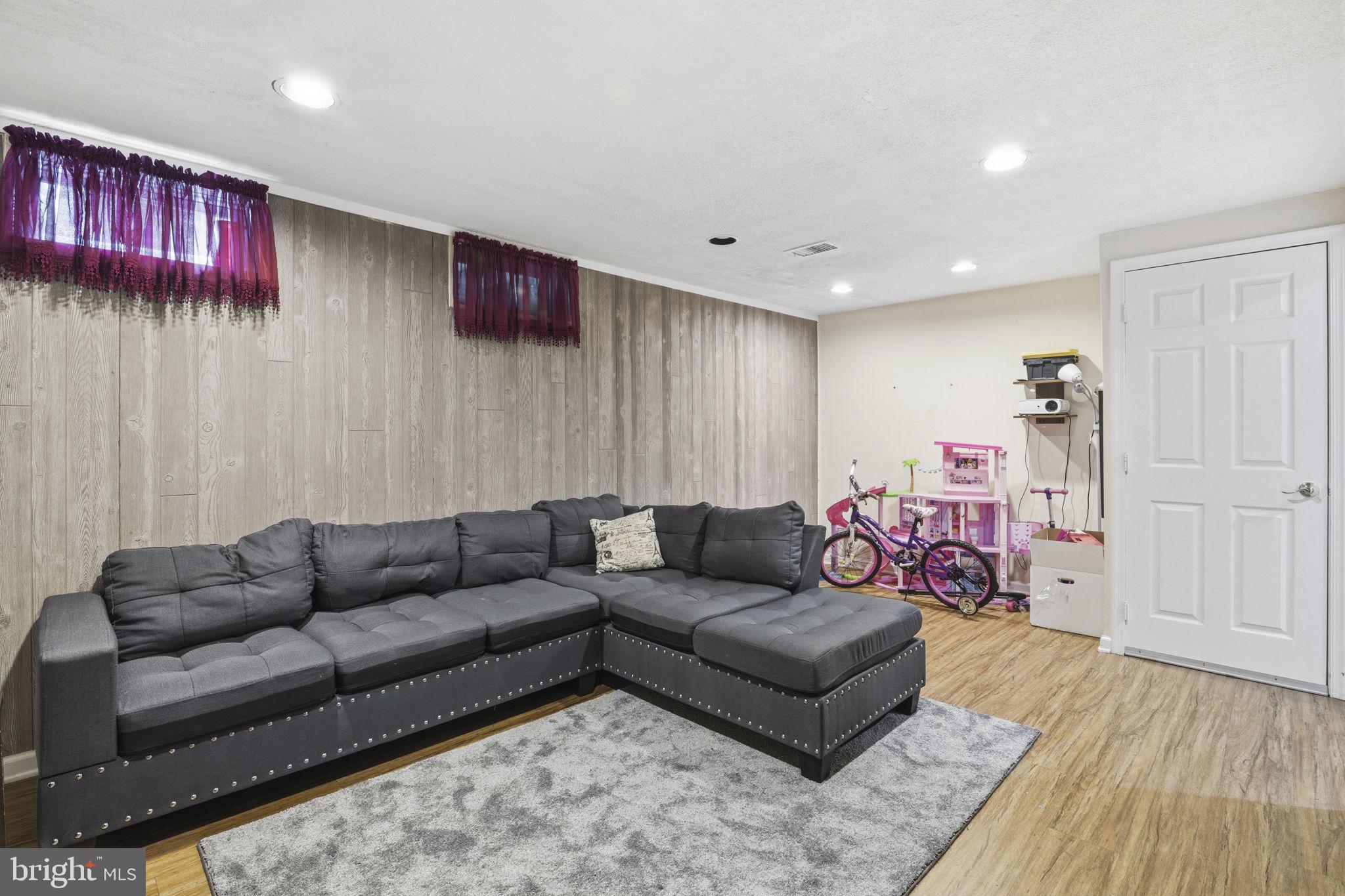 RIDGELY CHOICE - Residential