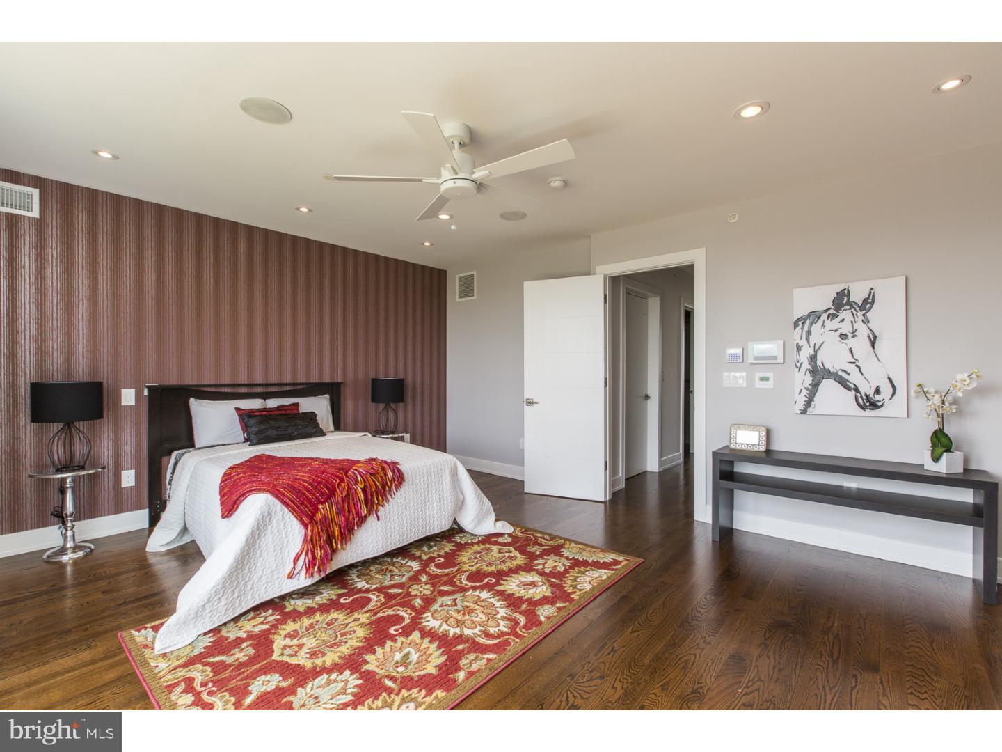 QUEEN VILLAGE - Residential