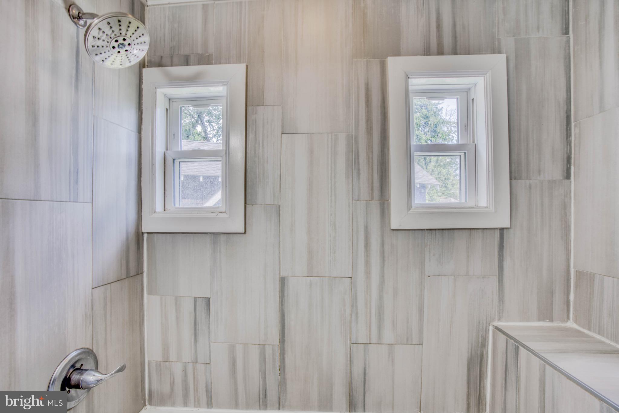 LAKE WALKER - Residential