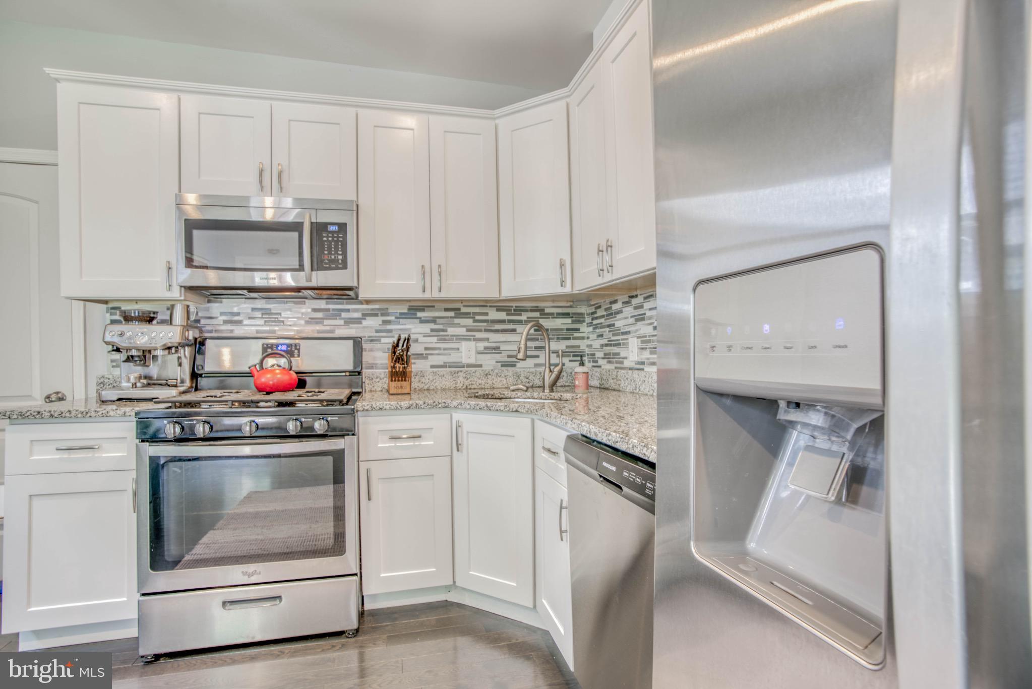 LAKE WALKER - Residential