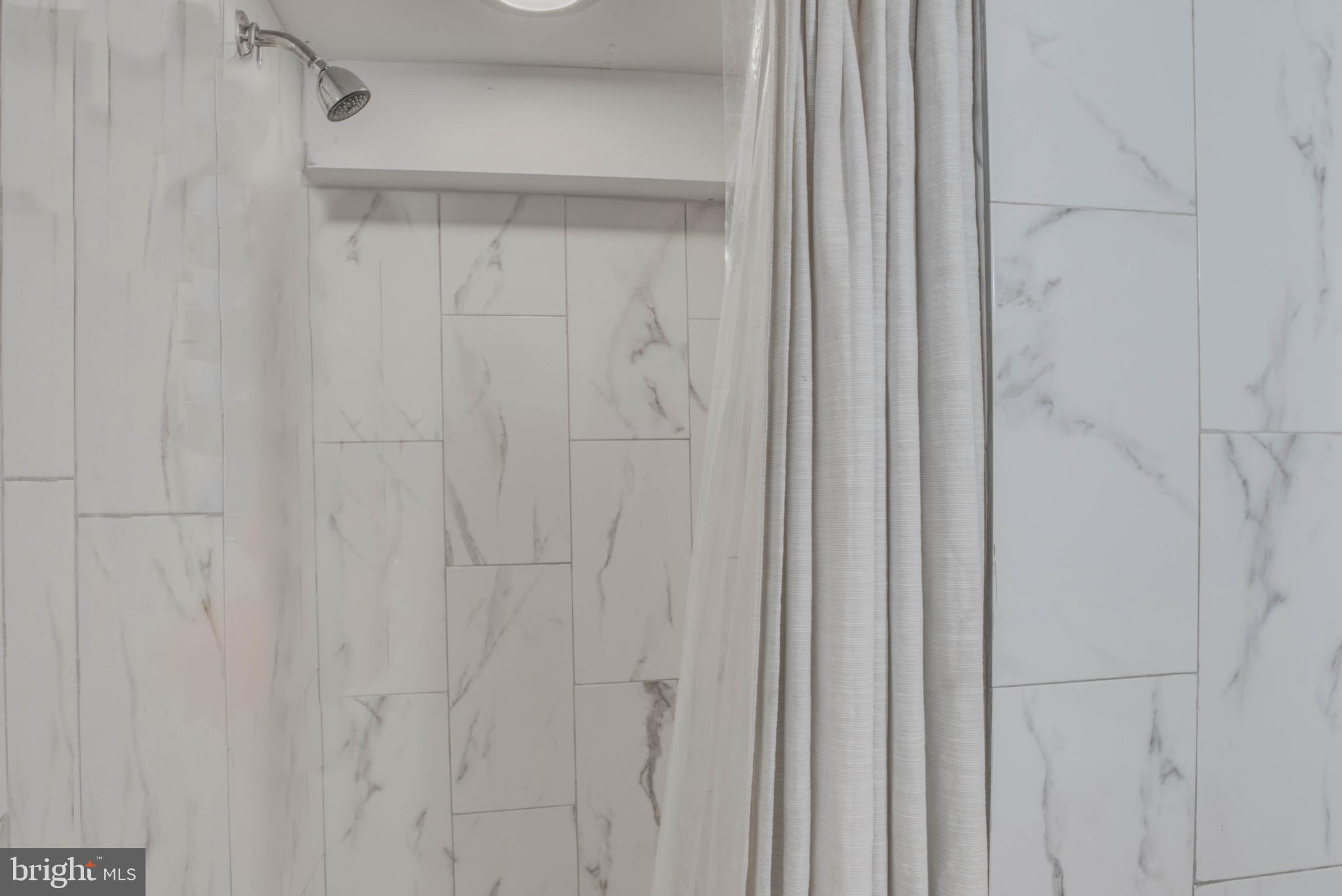 LAKE WALKER - Residential