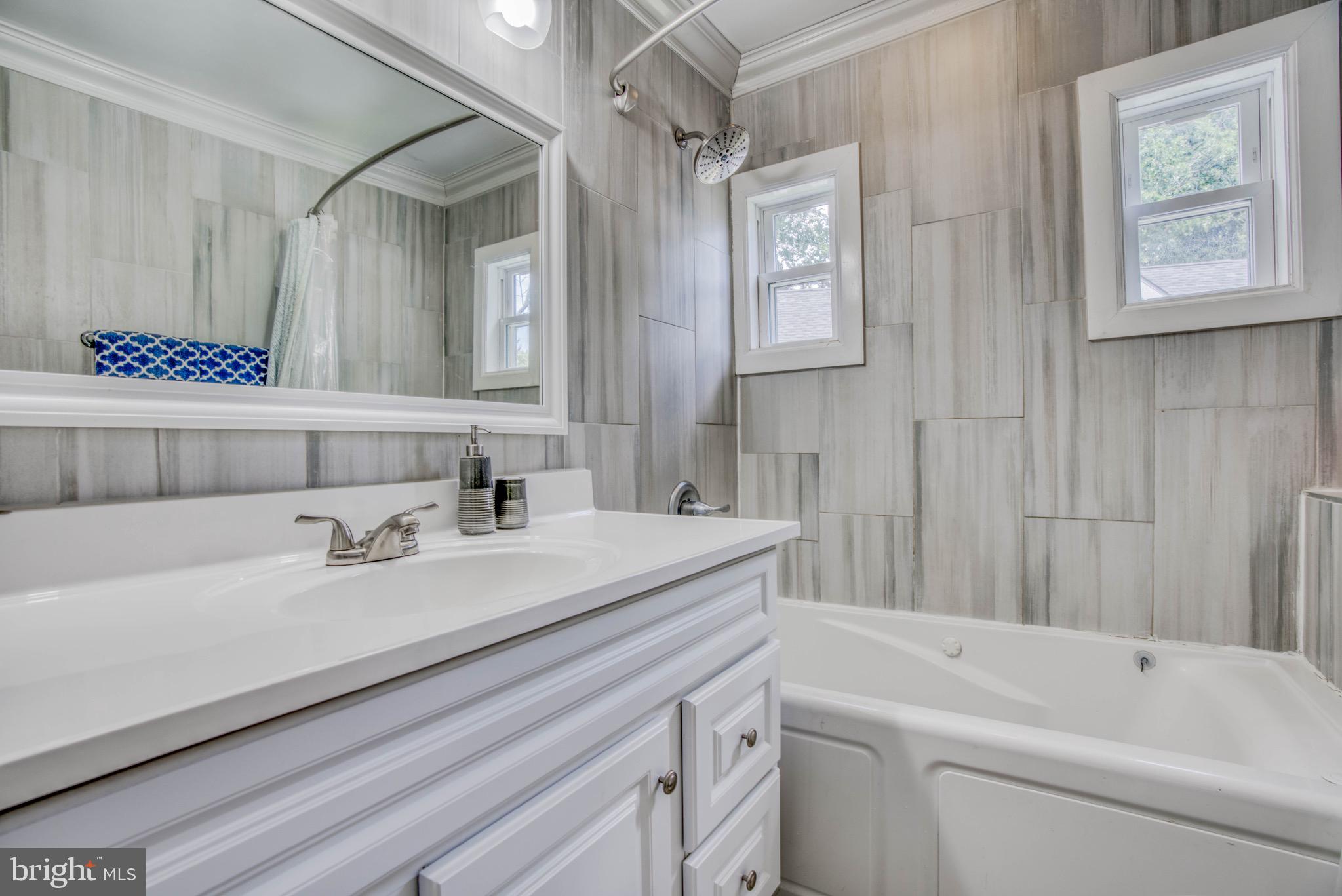 LAKE WALKER - Residential