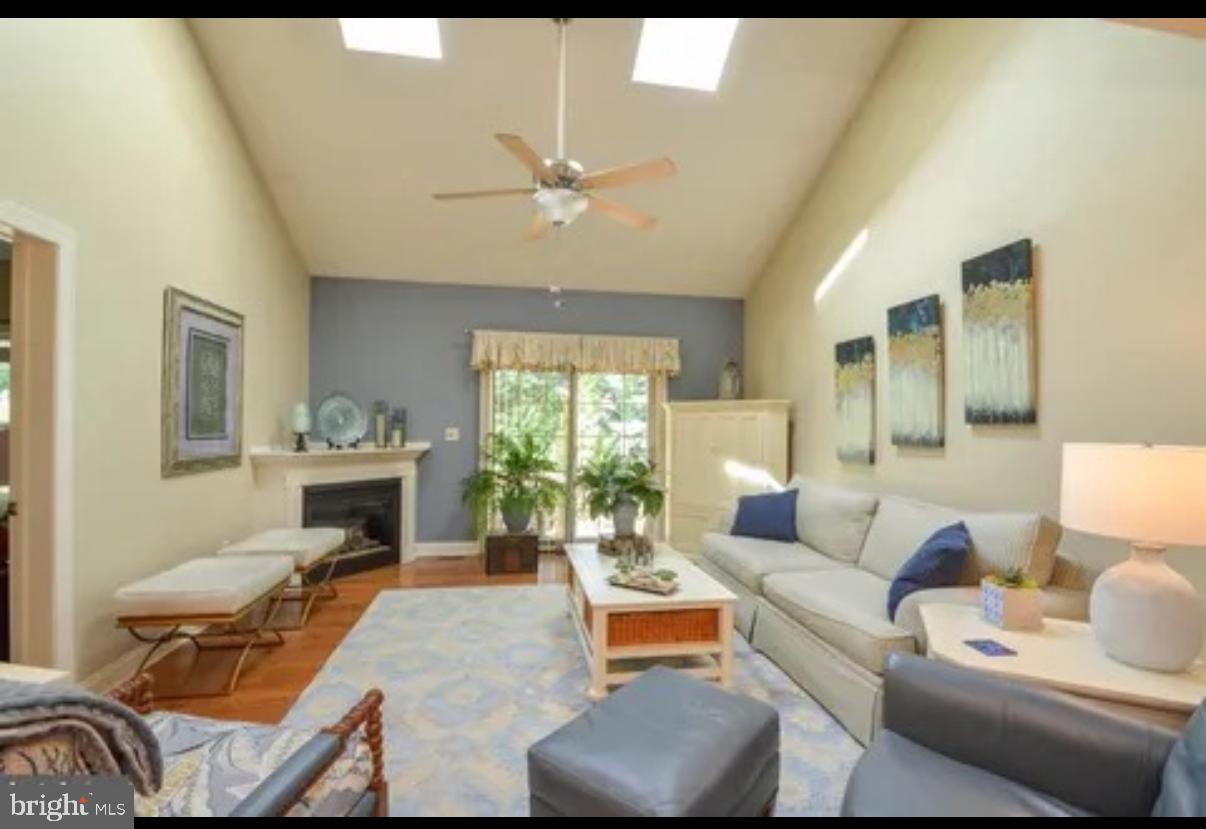 STRATTON CHASE - Residential