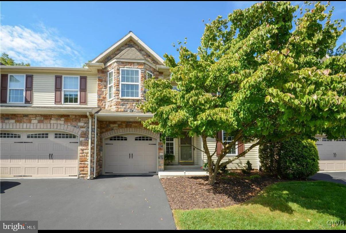 STRATTON CHASE - Residential