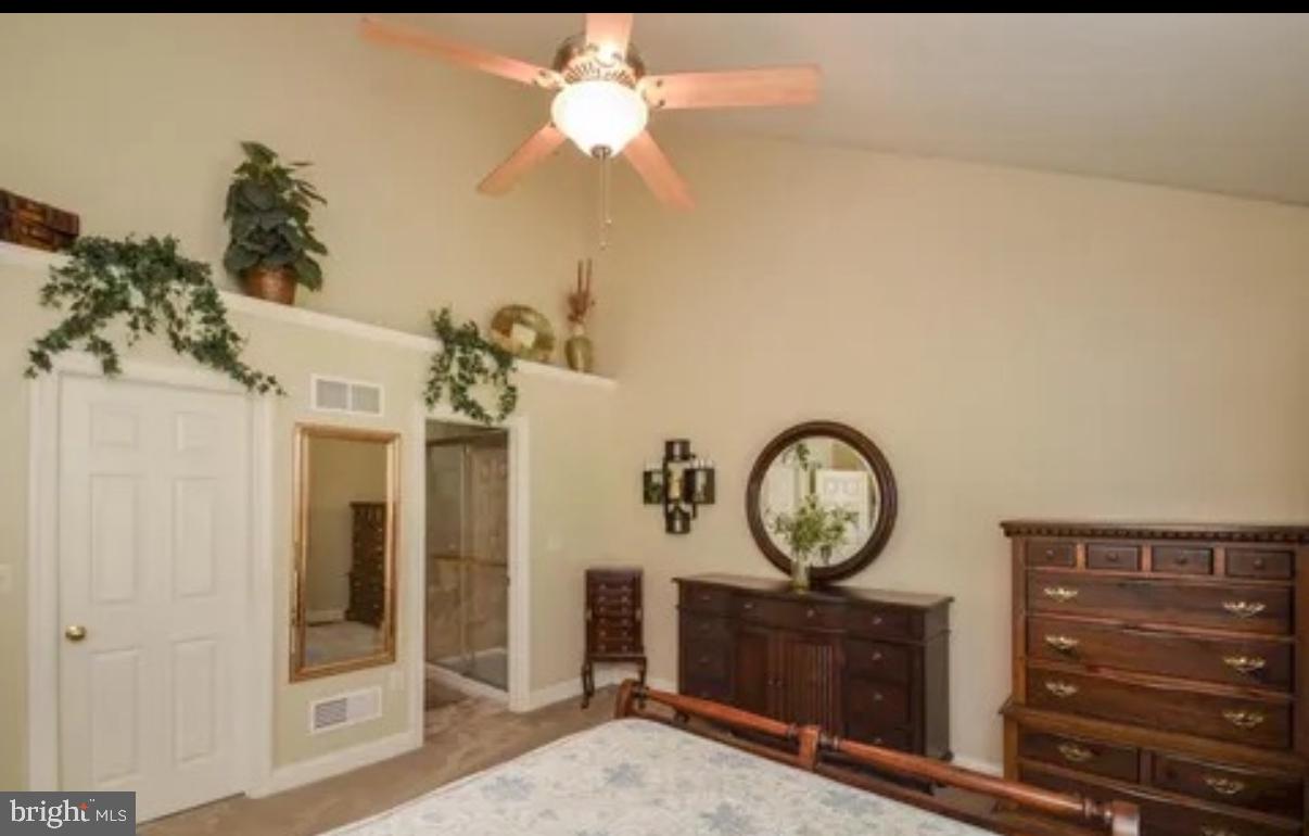 STRATTON CHASE - Residential