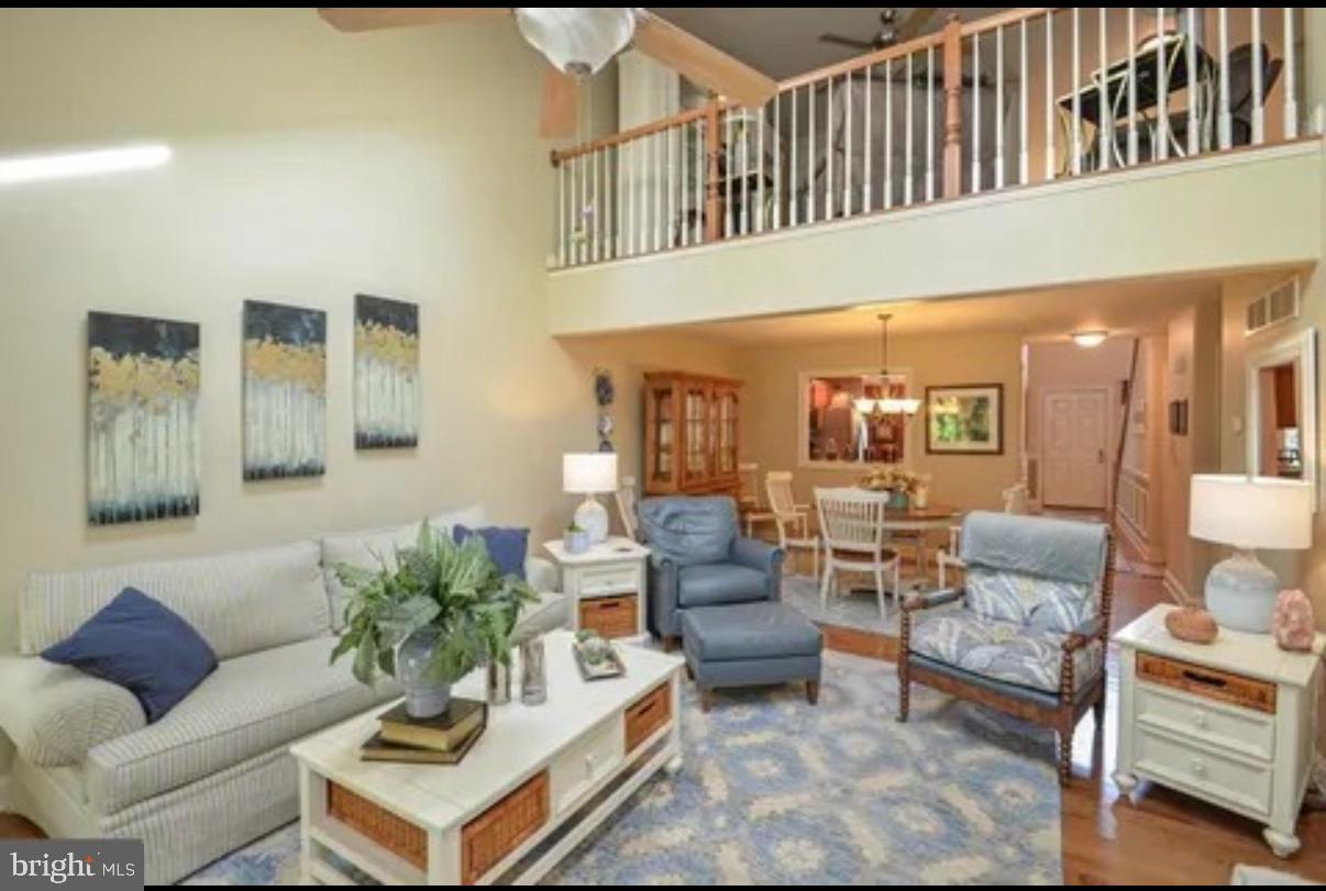STRATTON CHASE - Residential