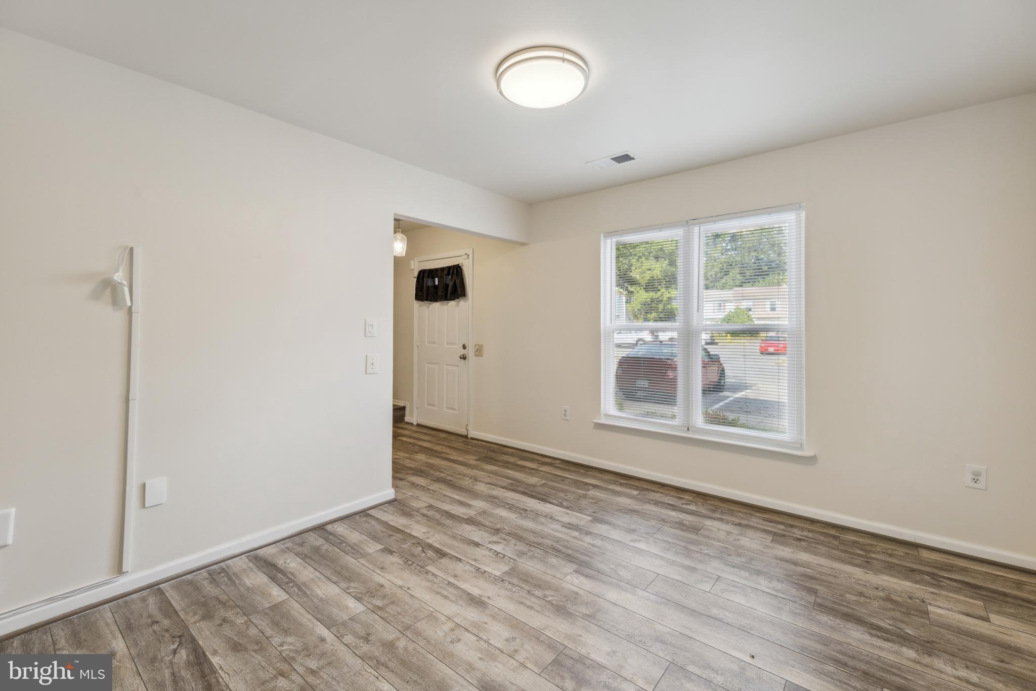 WAKEFIELD SQUARE - Residential