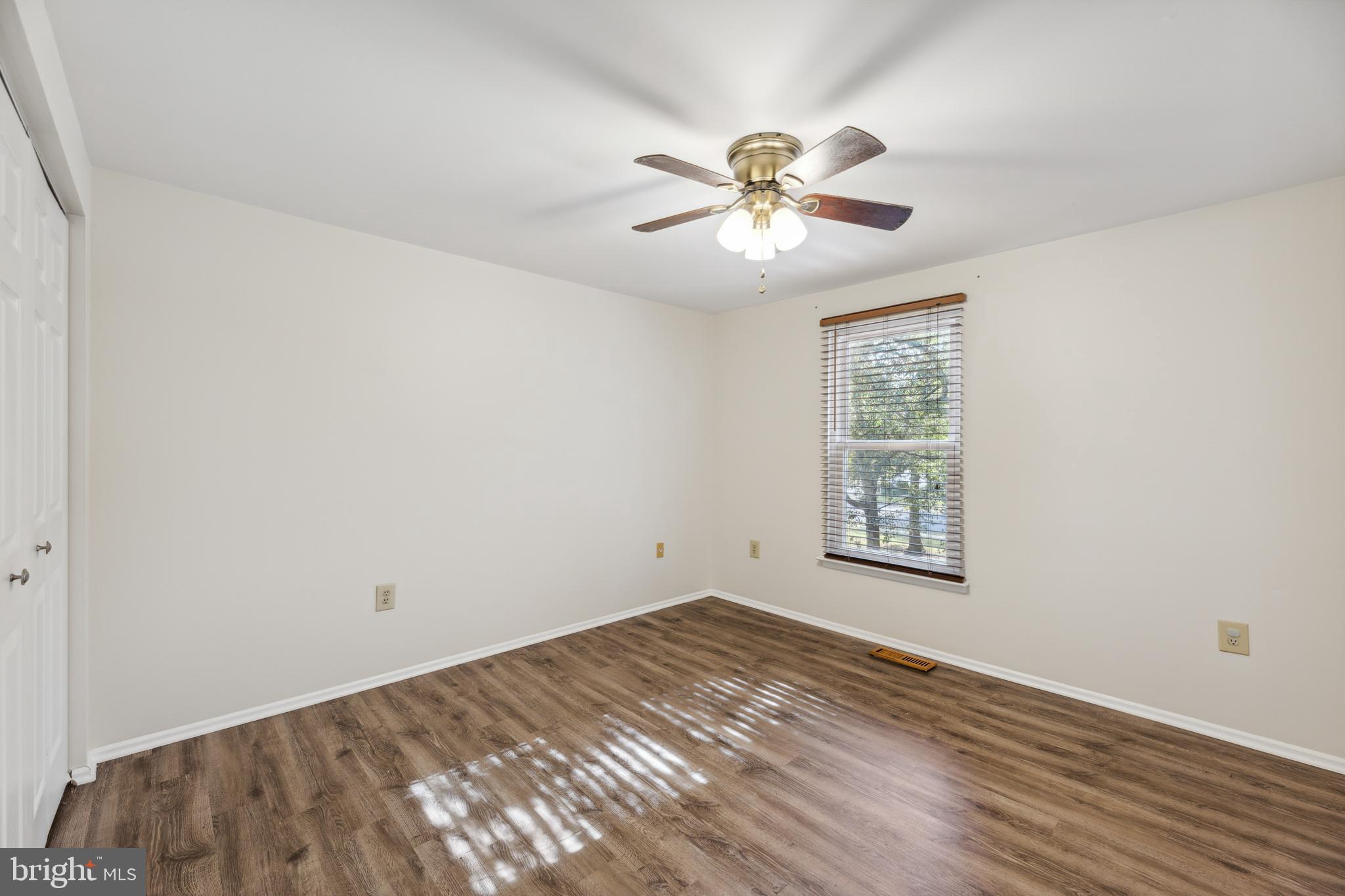 WAKEFIELD SQUARE - Residential