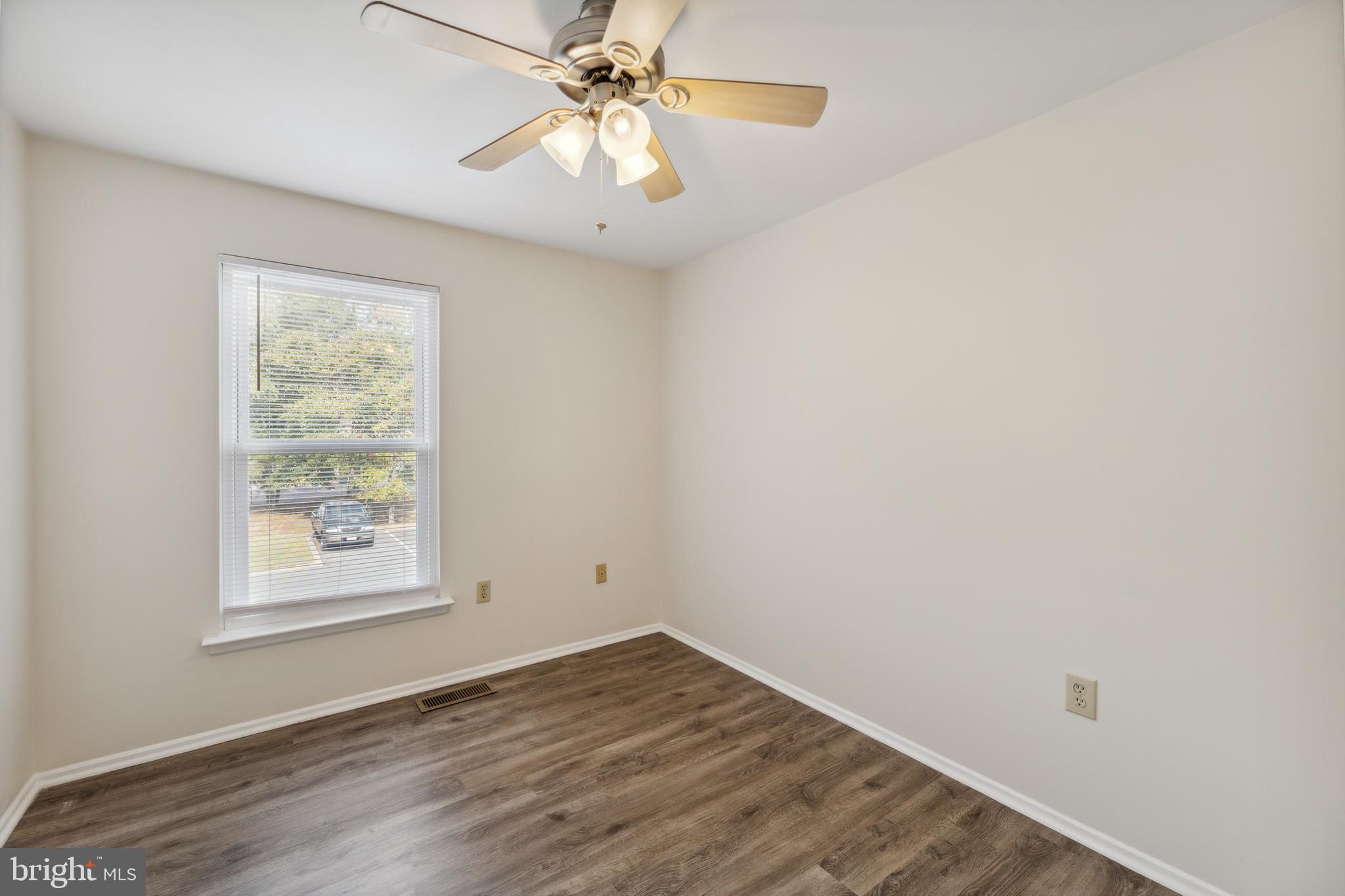 WAKEFIELD SQUARE - Residential