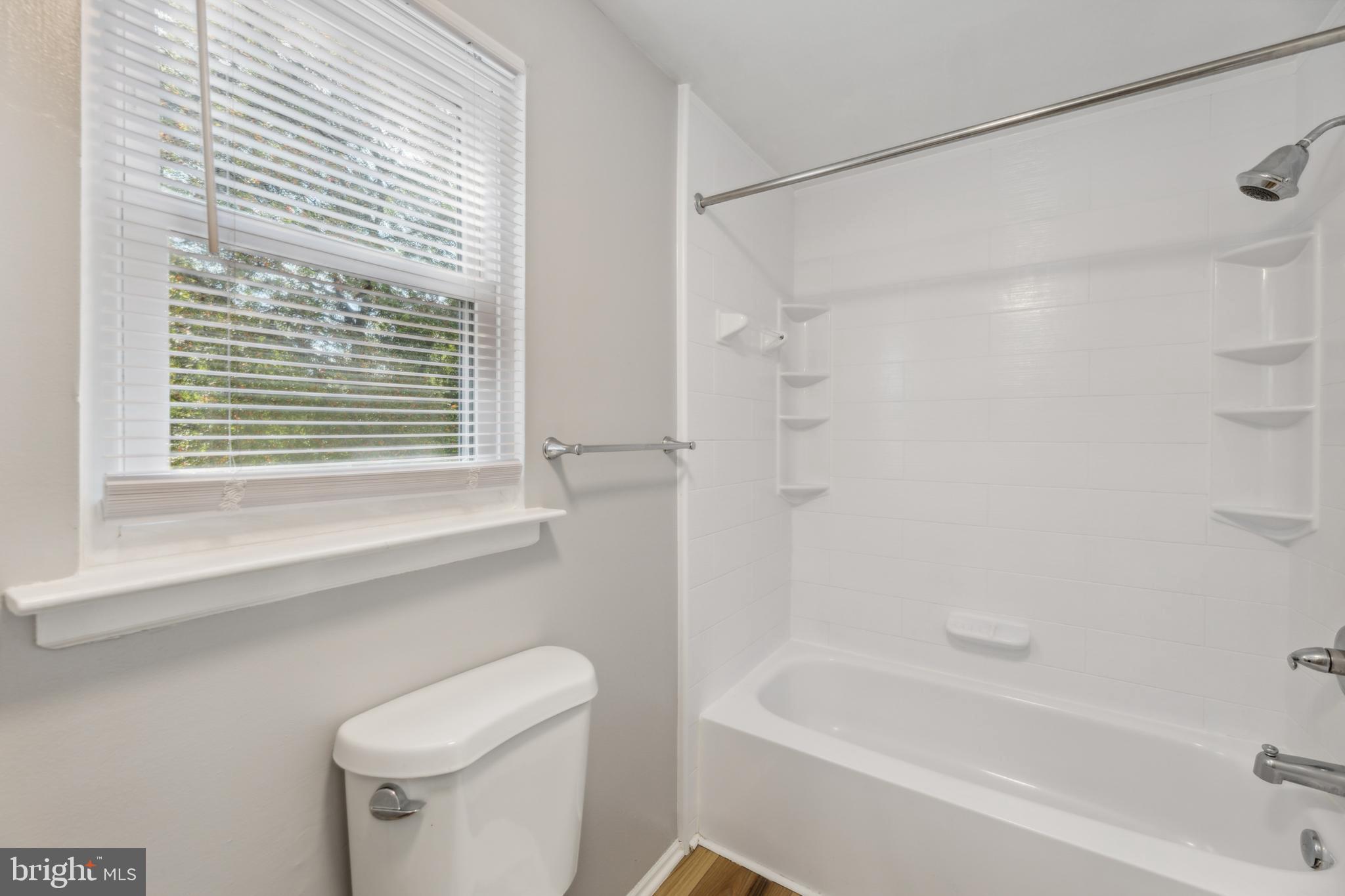 WAKEFIELD SQUARE - Residential