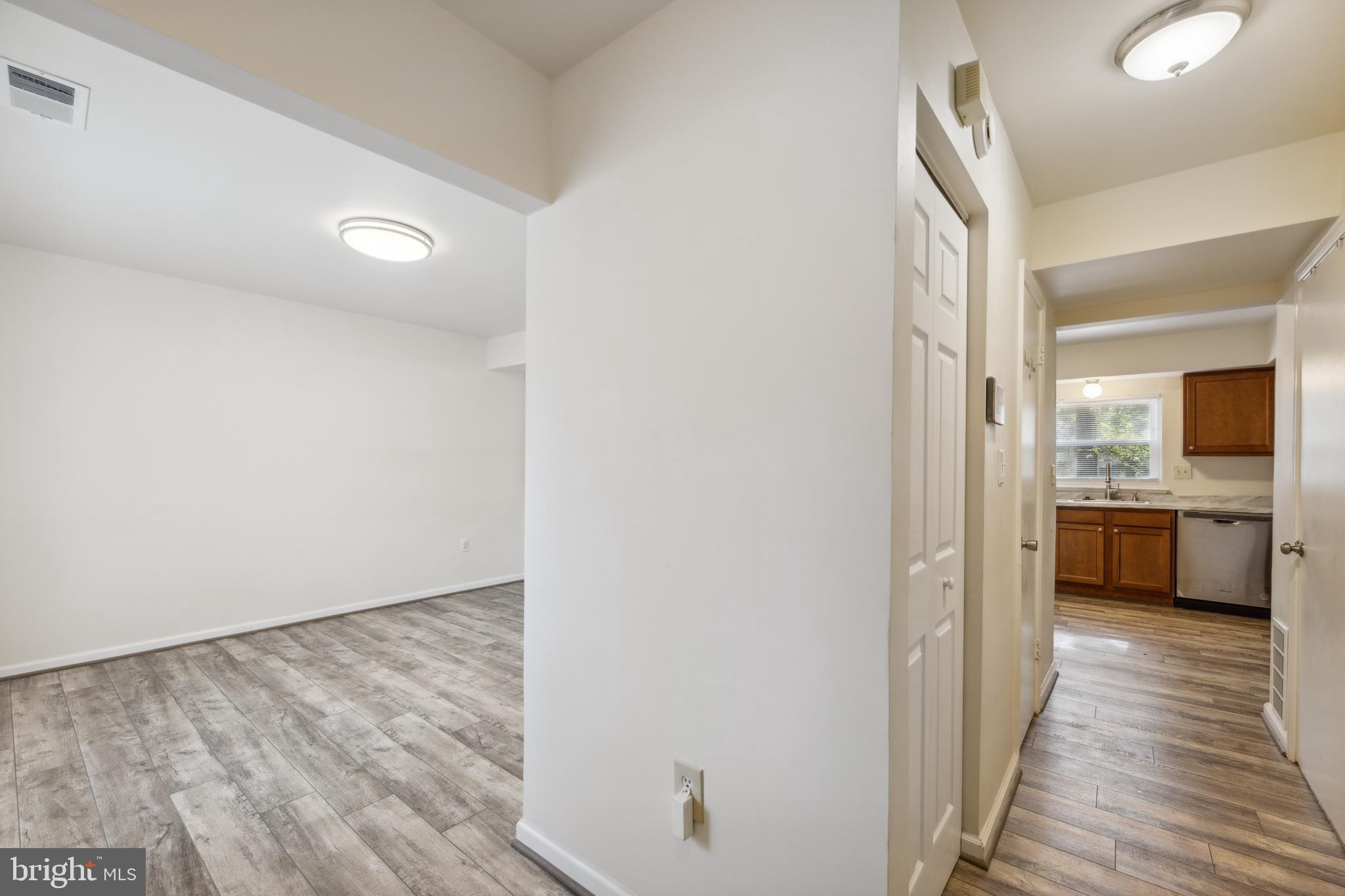 WAKEFIELD SQUARE - Residential