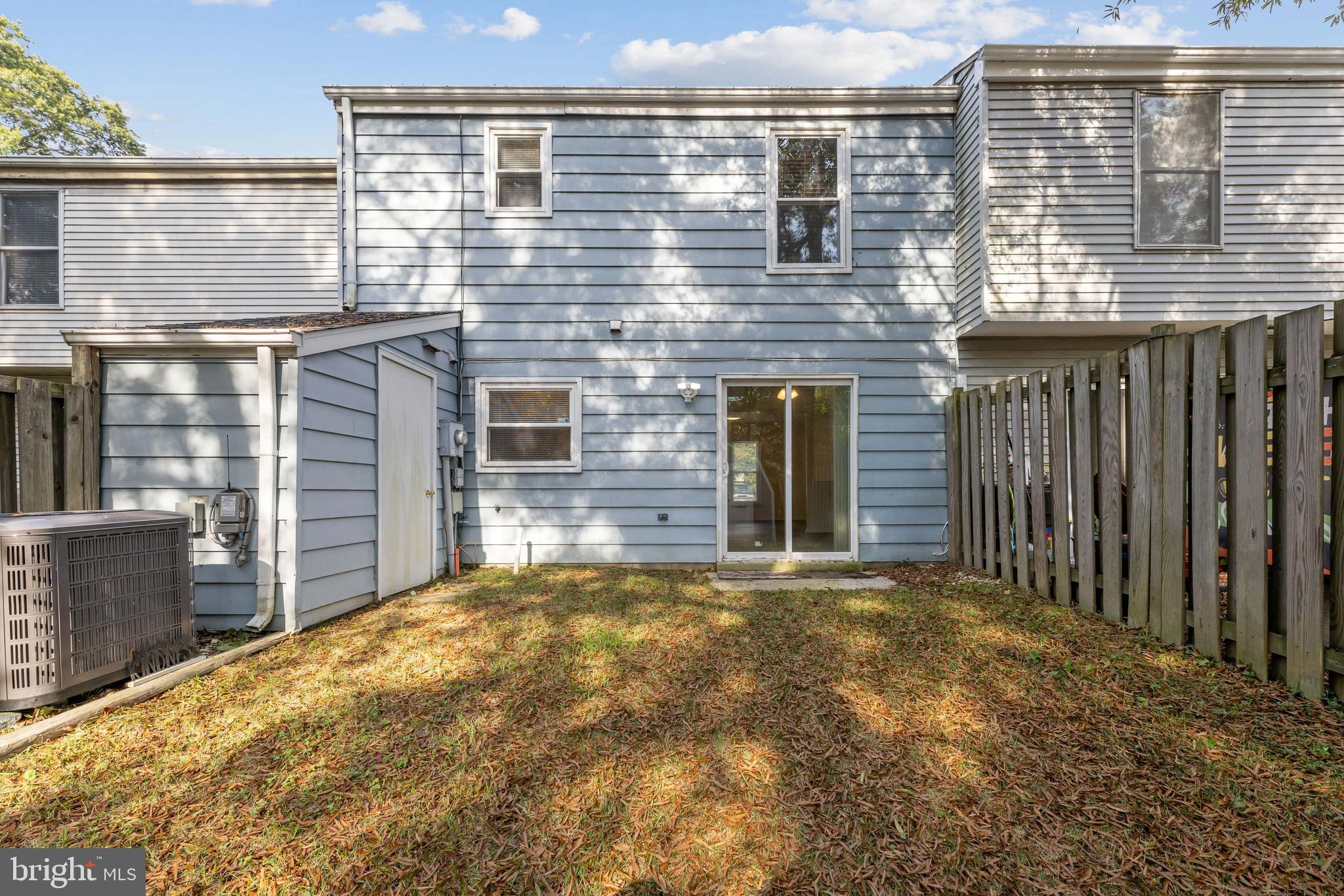 WAKEFIELD SQUARE - Residential