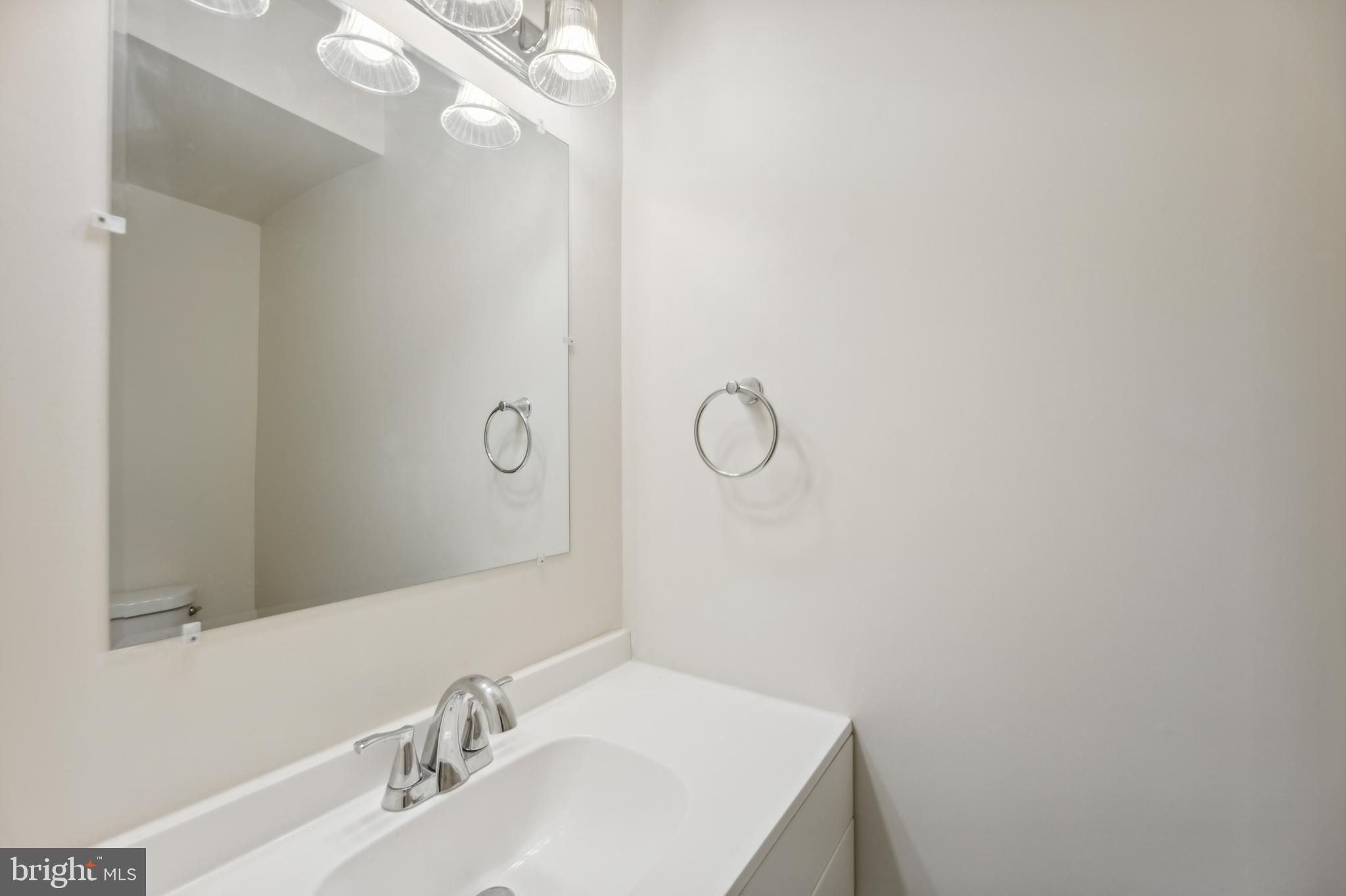 WAKEFIELD SQUARE - Residential