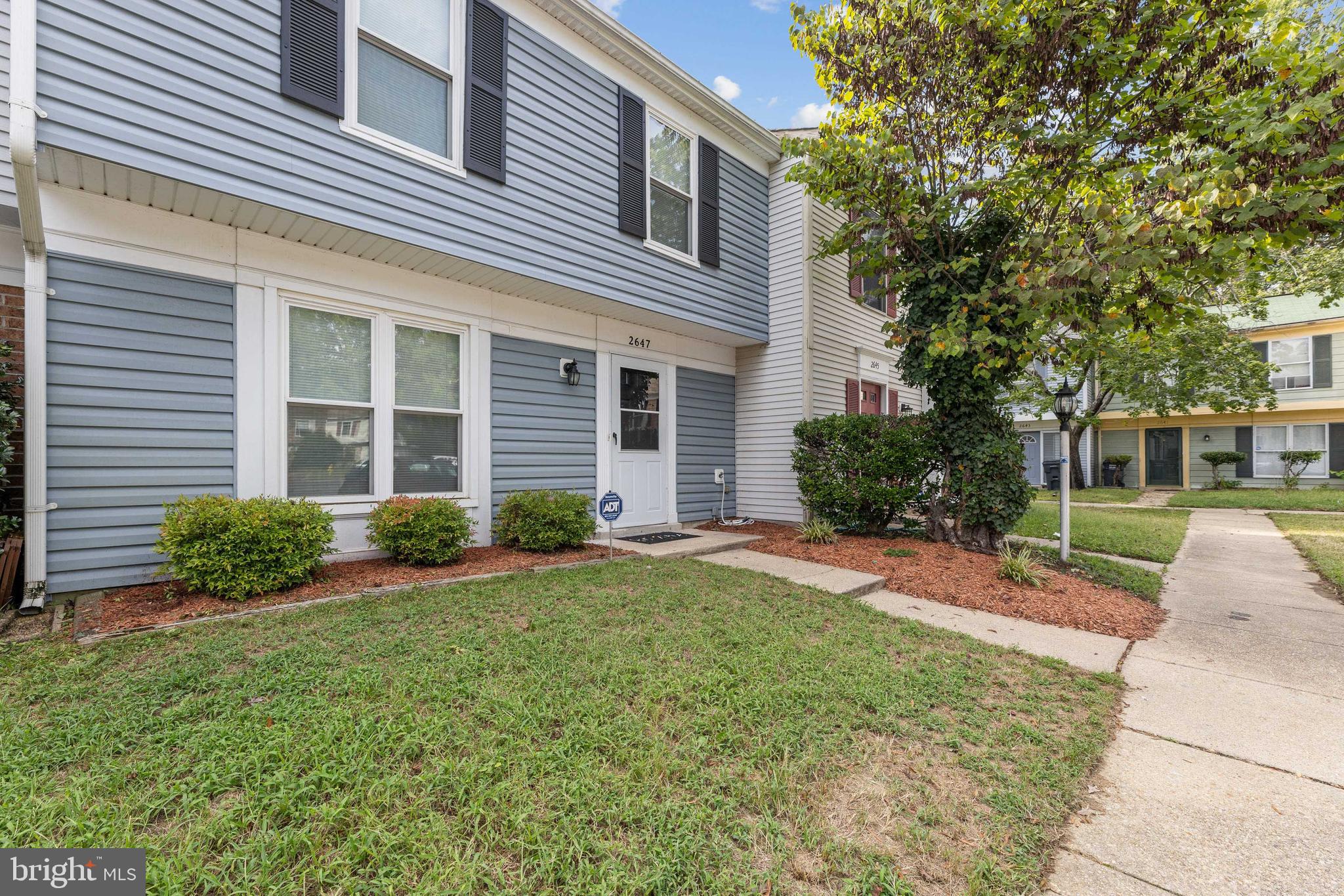 WAKEFIELD SQUARE - Residential