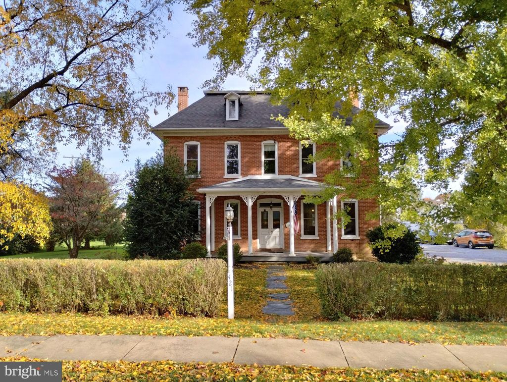 Photo of 421 ARROWHEAD DR, LITITZ, PA 17543 (MLS # PALA2026936)