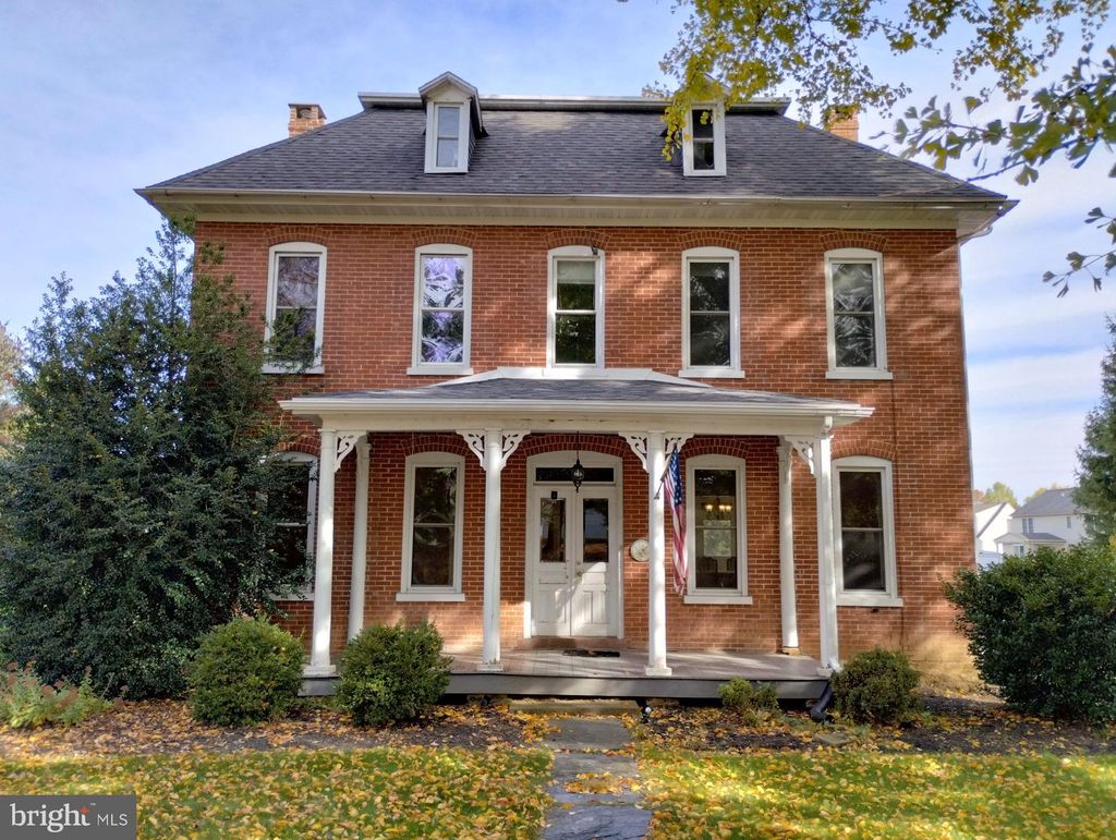 Photo of 421 ARROWHEAD DR, LITITZ, PA 17543 (MLS # PALA2026936)