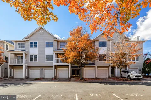 12899 Fair Briar Lane, Fairfax, VA MLS: VAFX2277614