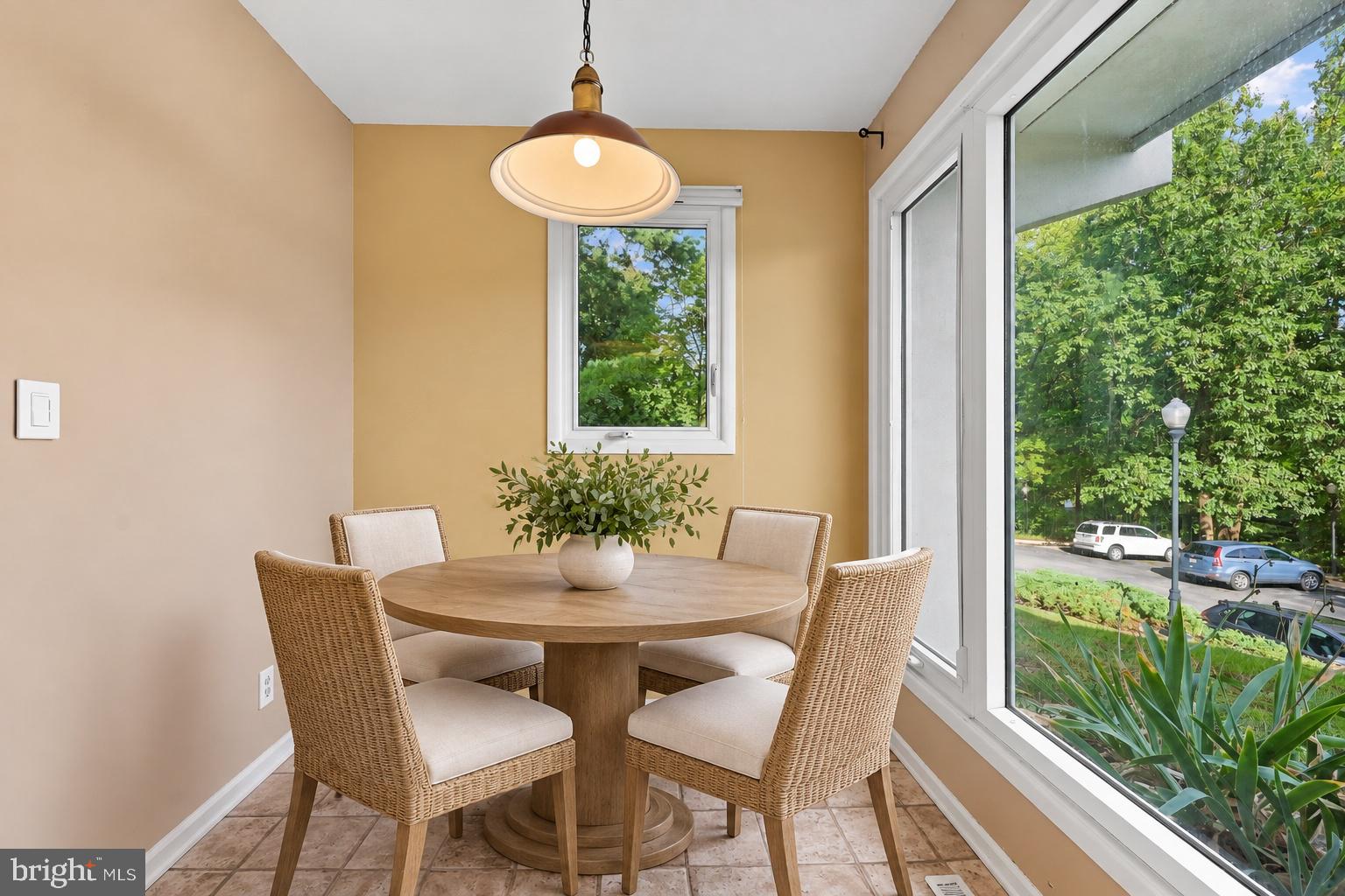 150 W KENILWORTH CIRCLE W