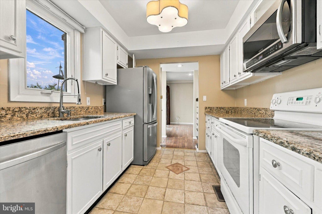 Photo of 150 W Kenilworth Circle W, NEWTOWN SQUARE, PA 19073 (MLS # PADE2125314)