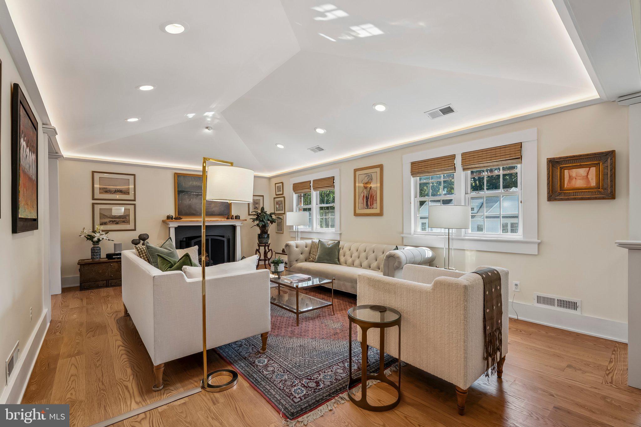 RIVERCREST - Residential