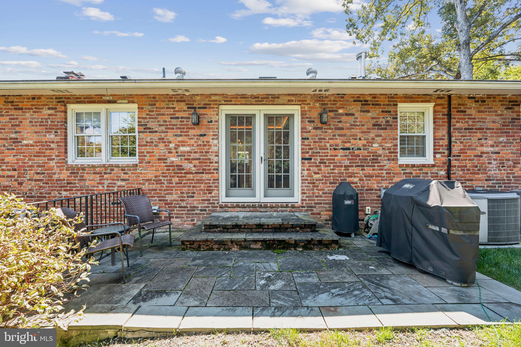 RIVERCREST - Residential