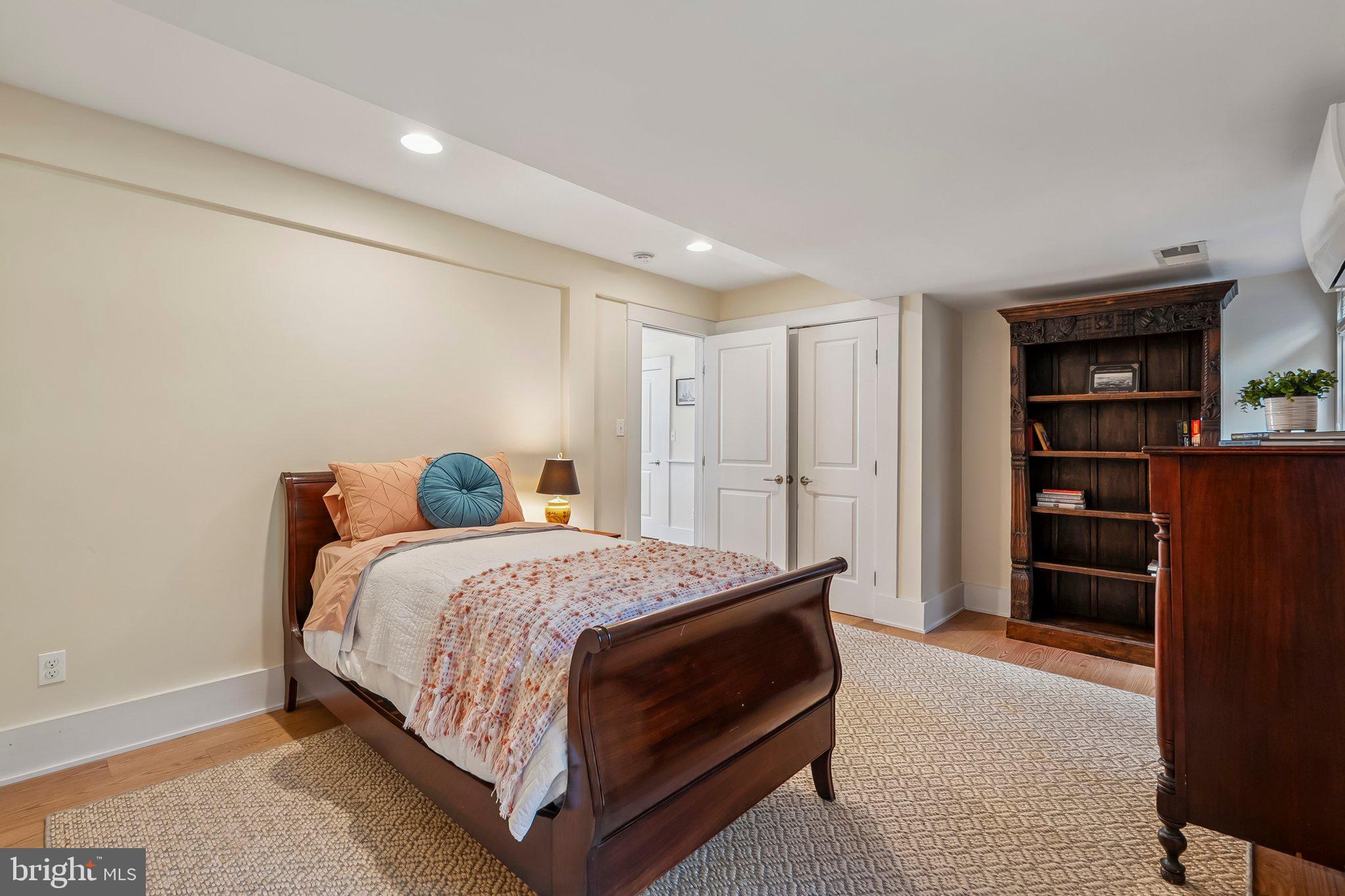 RIVERCREST - Residential