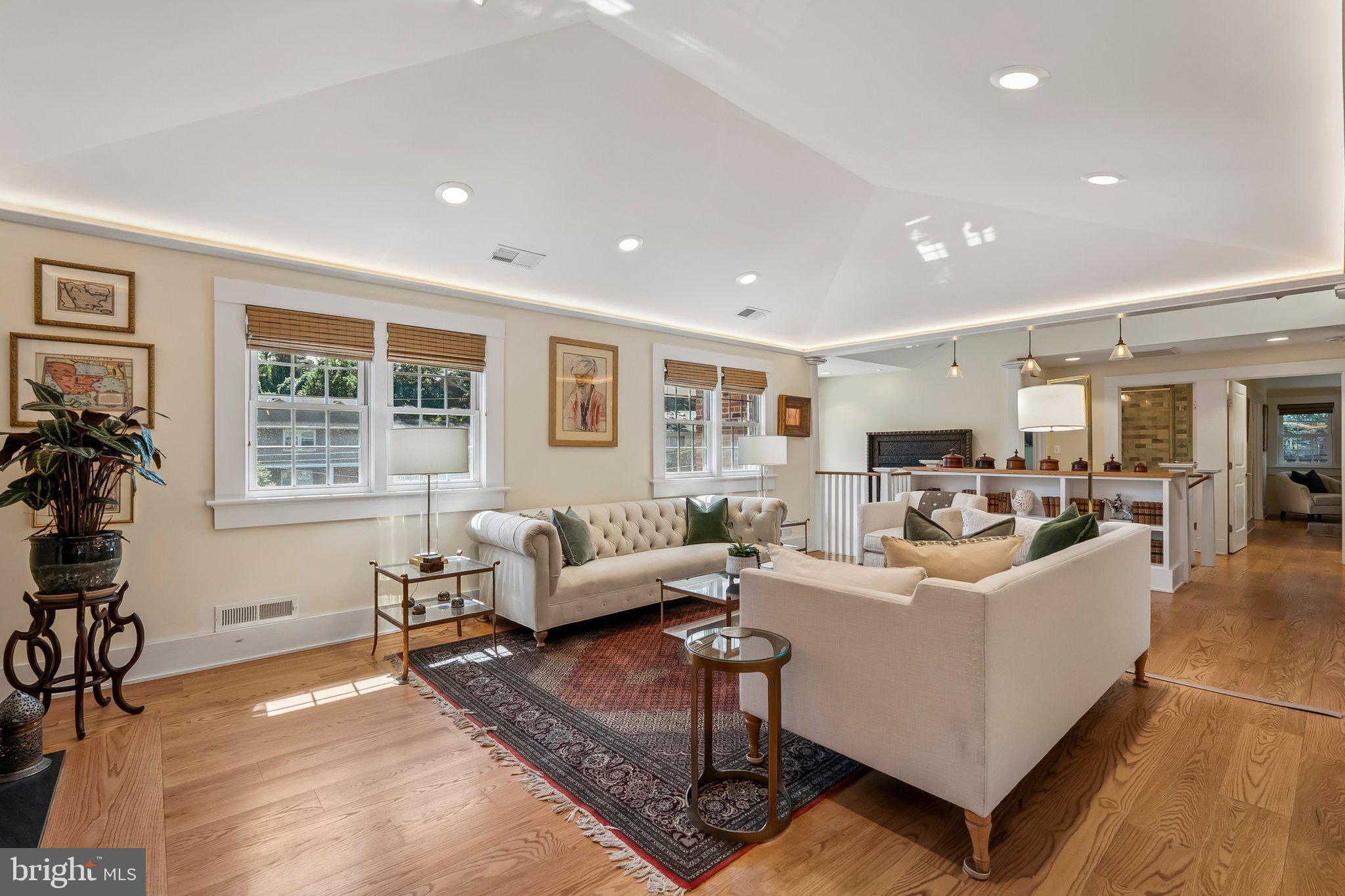 RIVERCREST - Residential