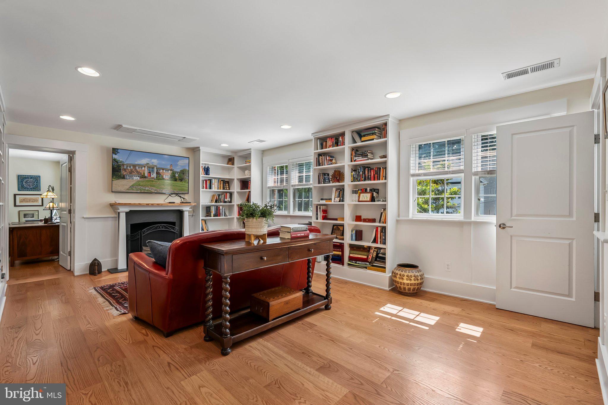 RIVERCREST - Residential