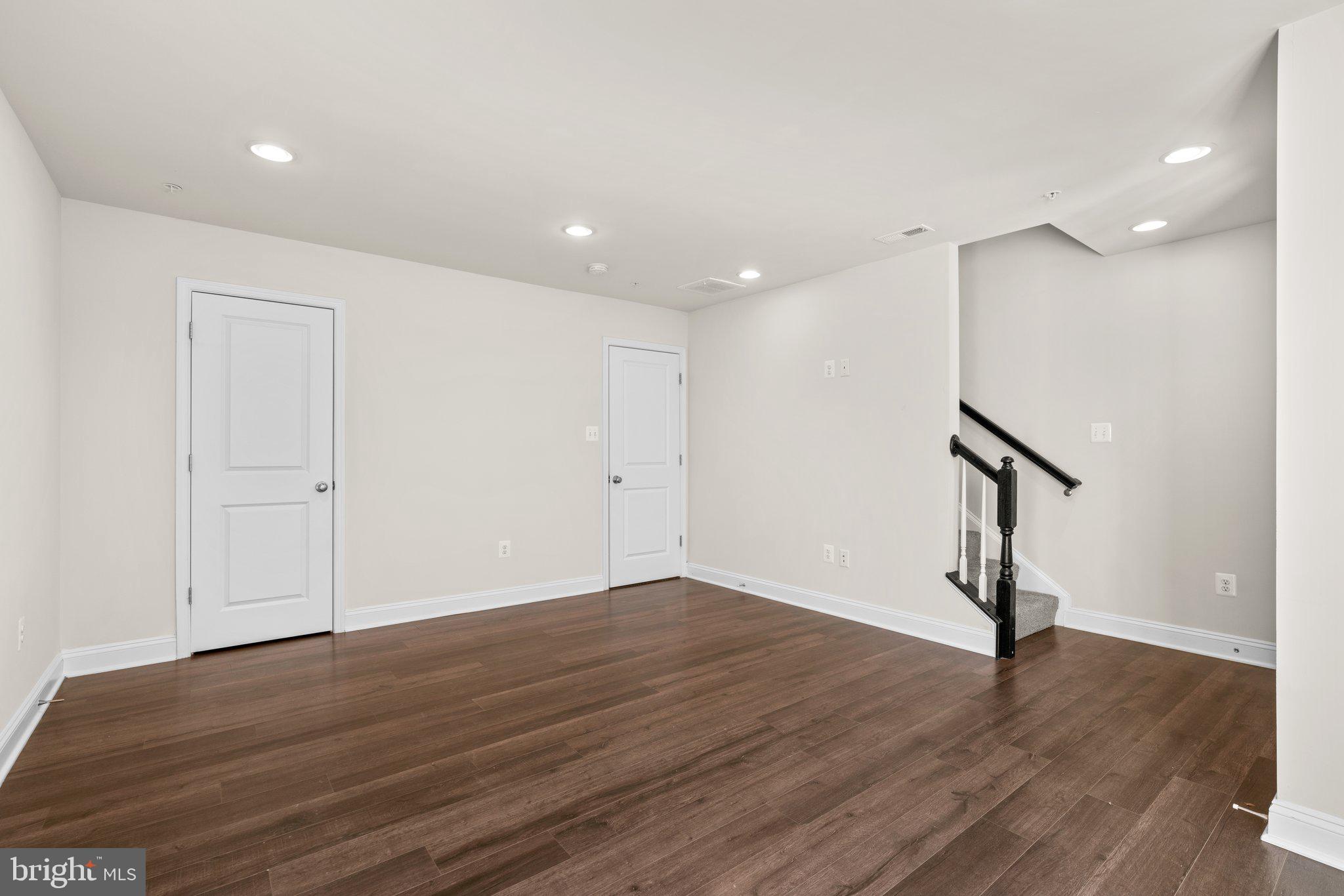 OXFORD SQUARE - Residential