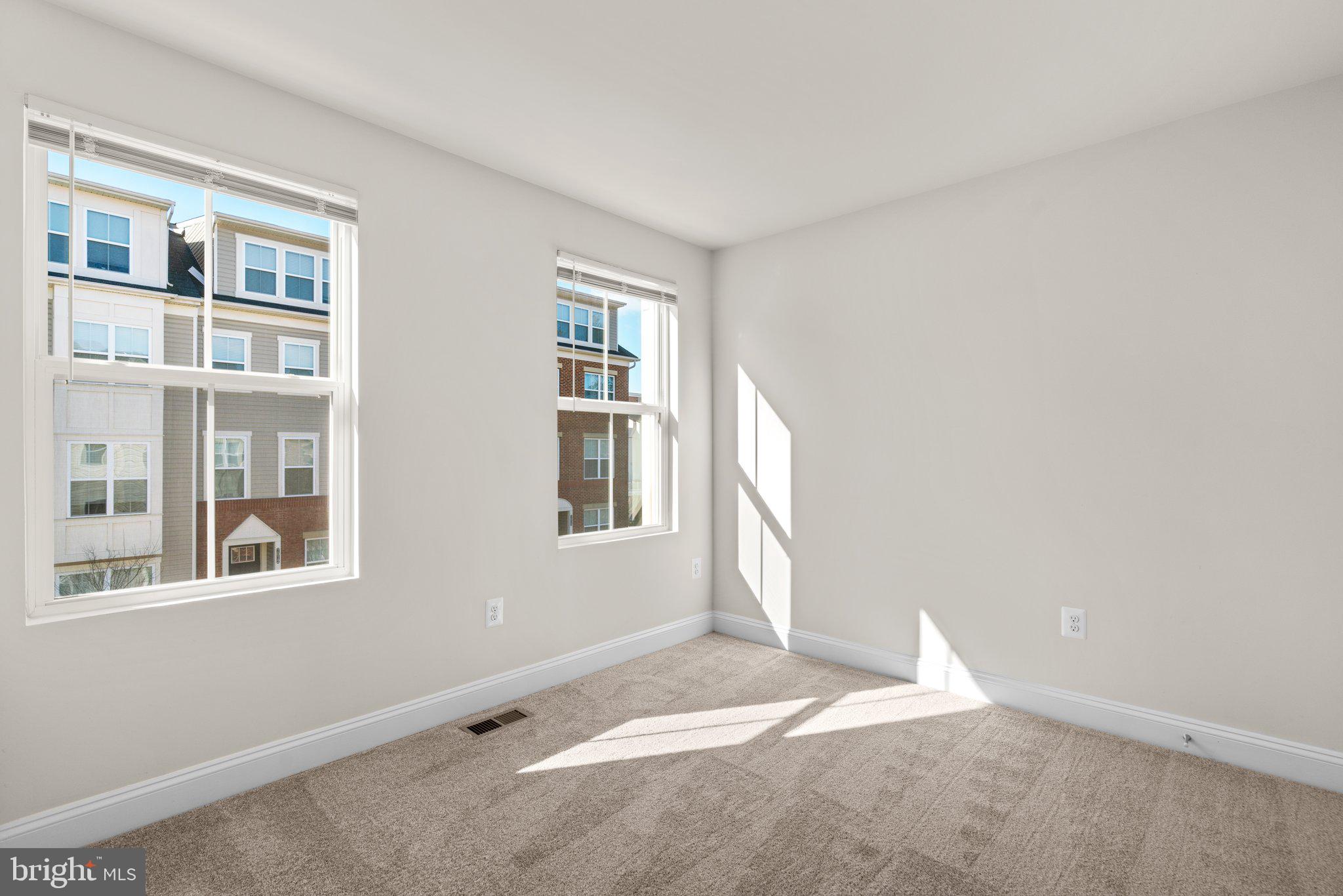 OXFORD SQUARE - Residential