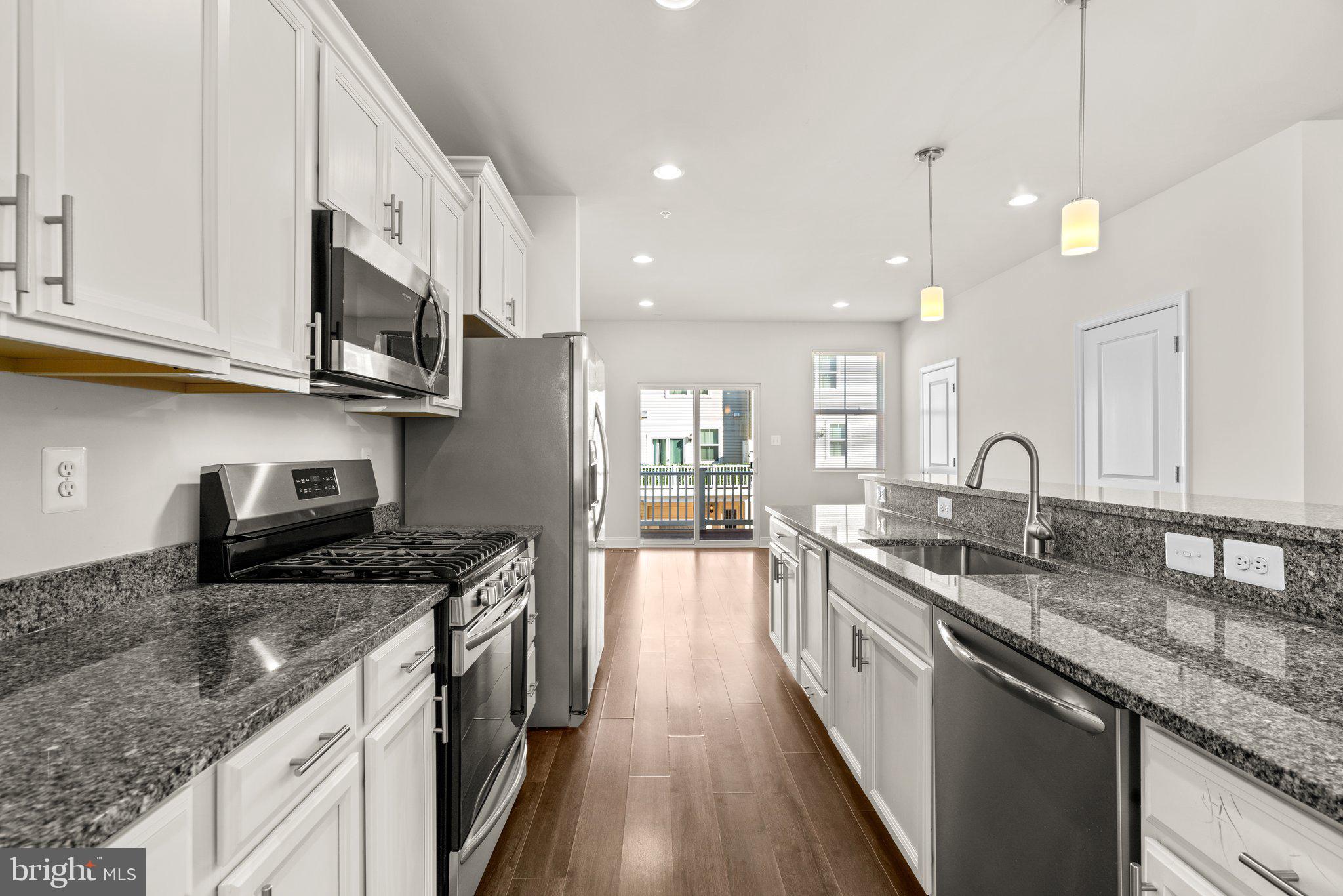 OXFORD SQUARE - Residential