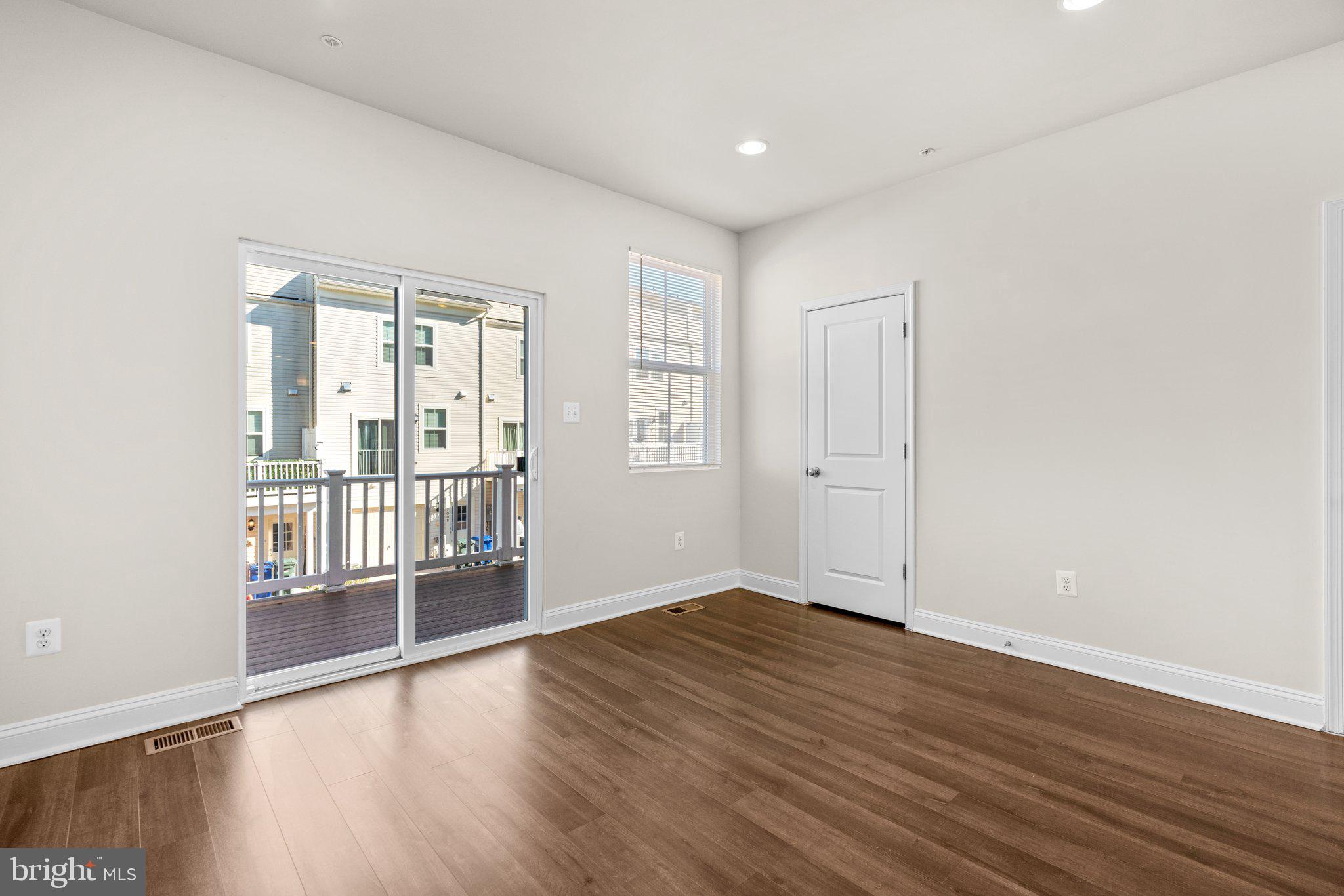 OXFORD SQUARE - Residential