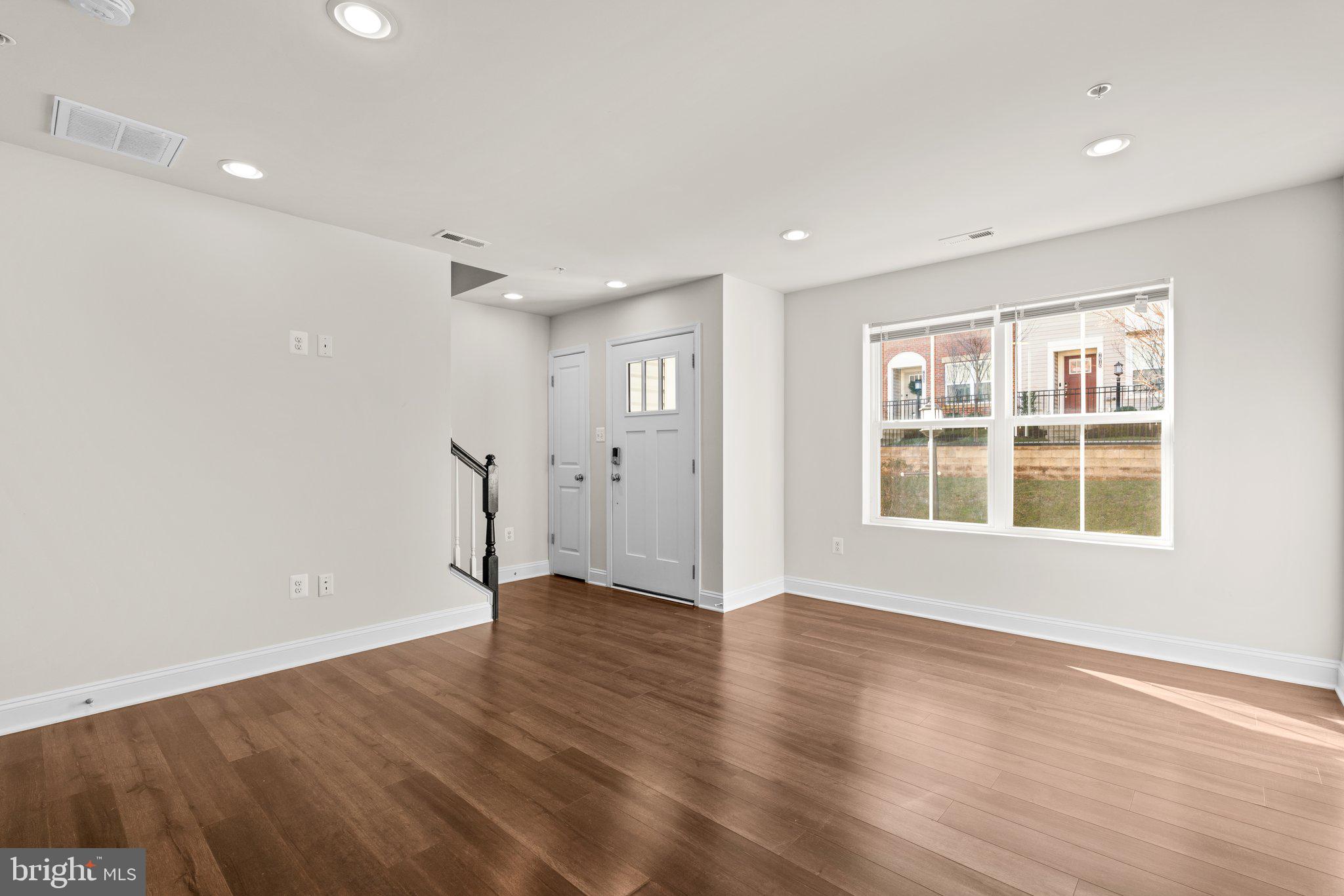 OXFORD SQUARE - Residential