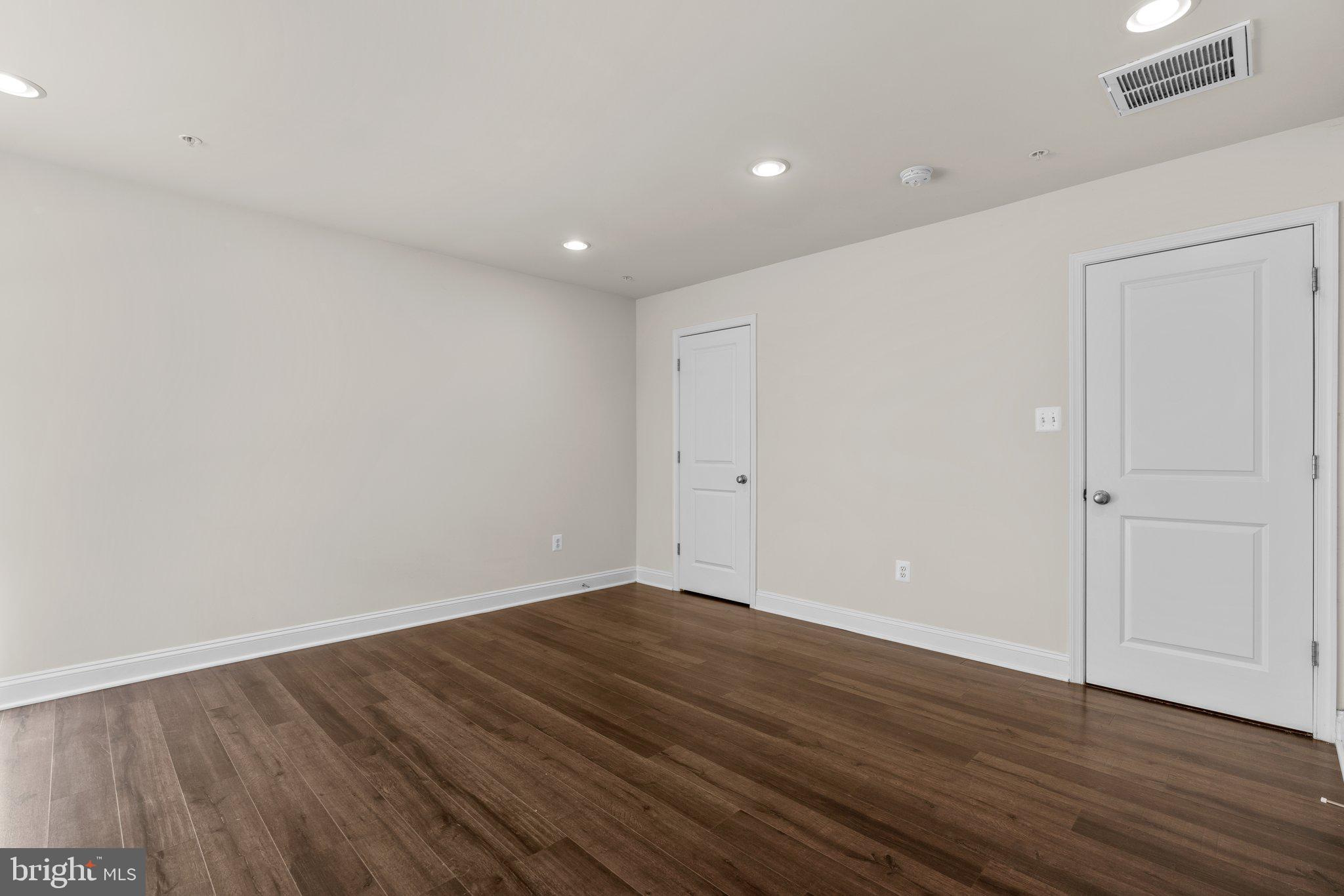 OXFORD SQUARE - Residential