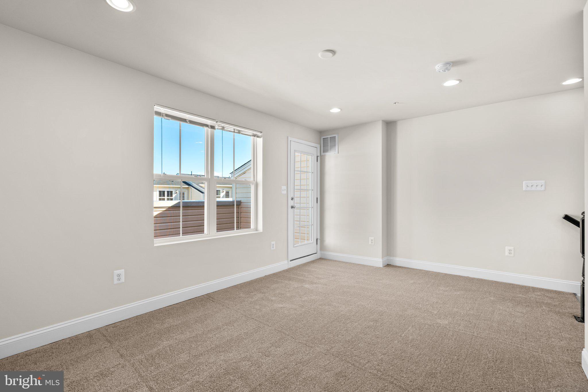 OXFORD SQUARE - Residential