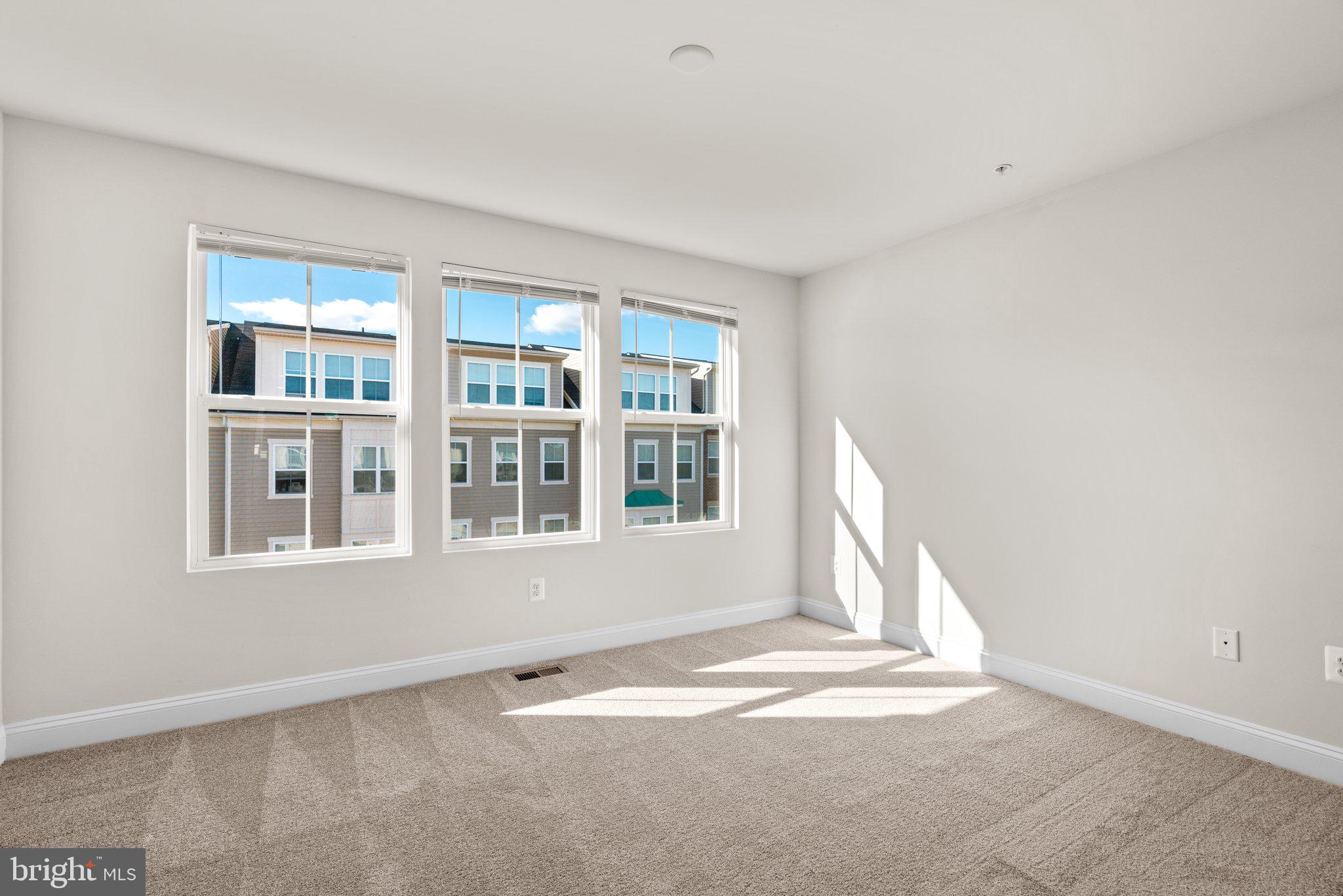 OXFORD SQUARE - Residential