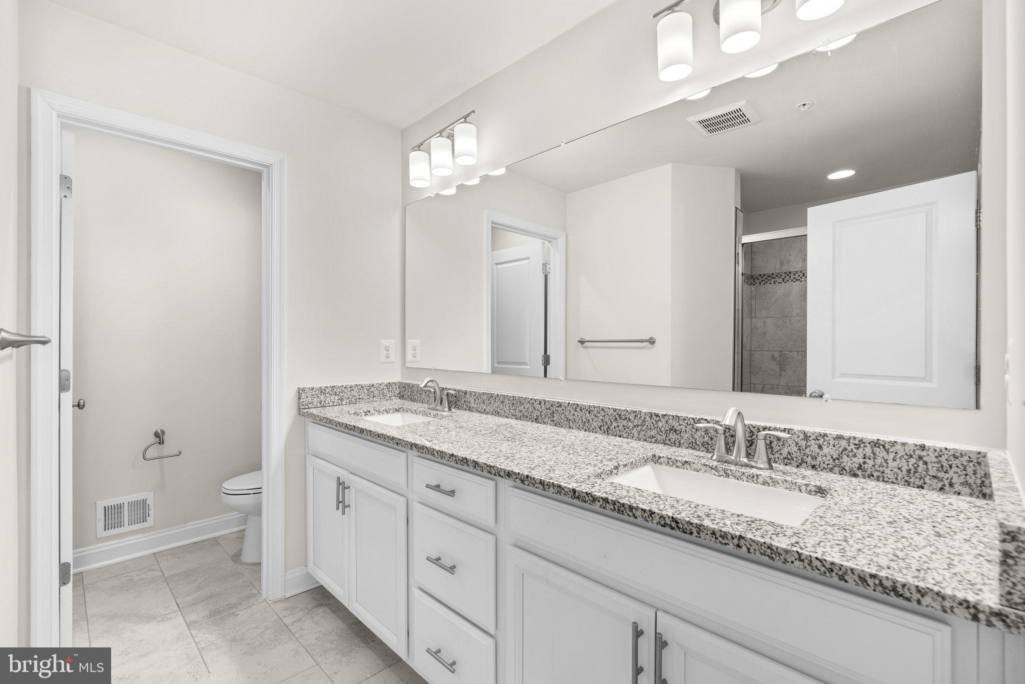 OXFORD SQUARE - Residential