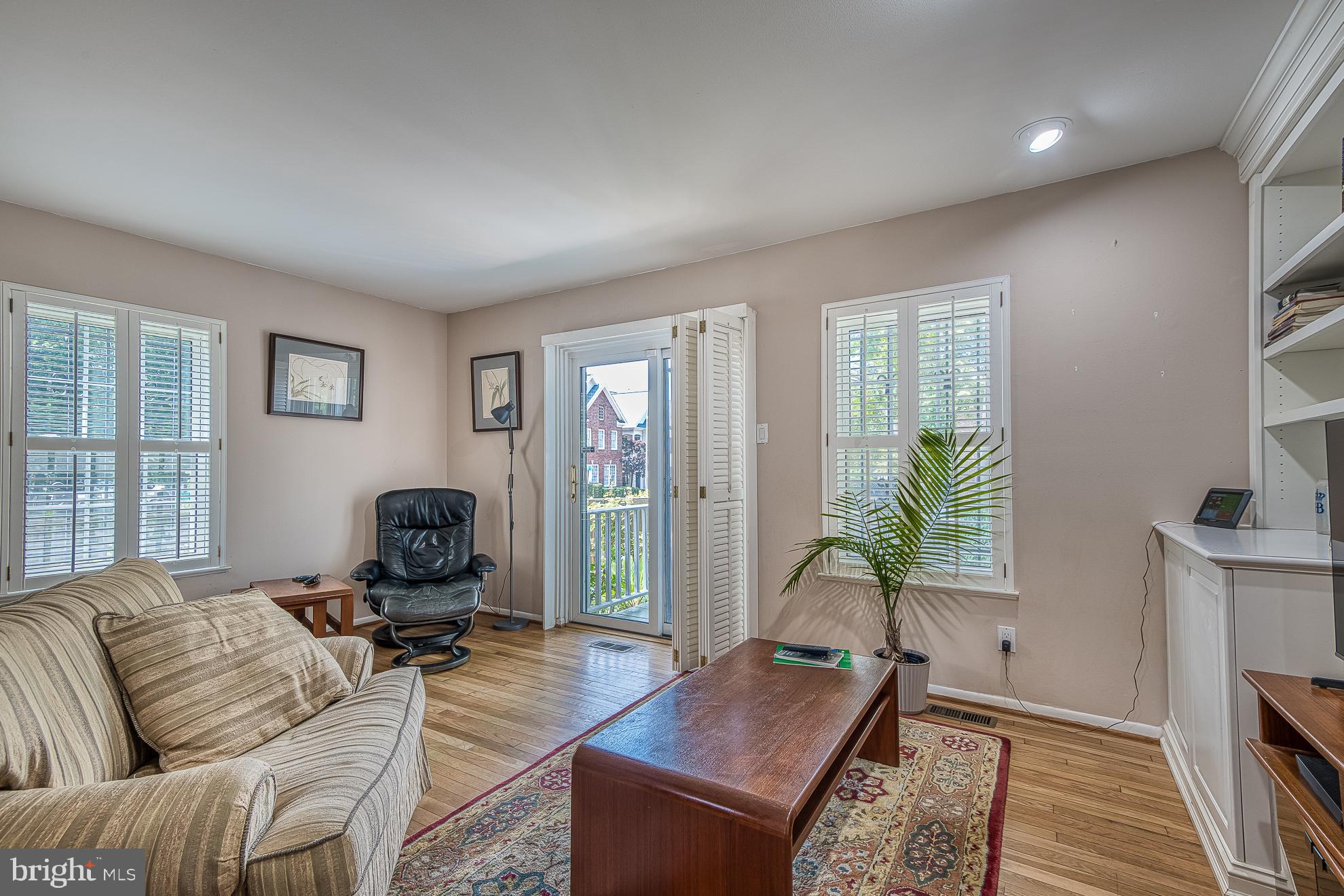 500 S HENRY STREET S